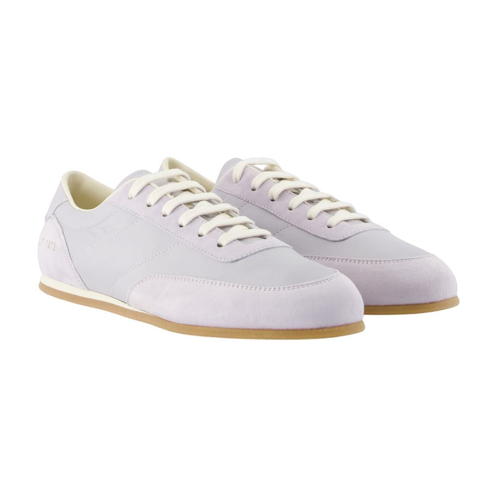 Minimal Sneakers – COMMON PROJECTS – Leder – Violett