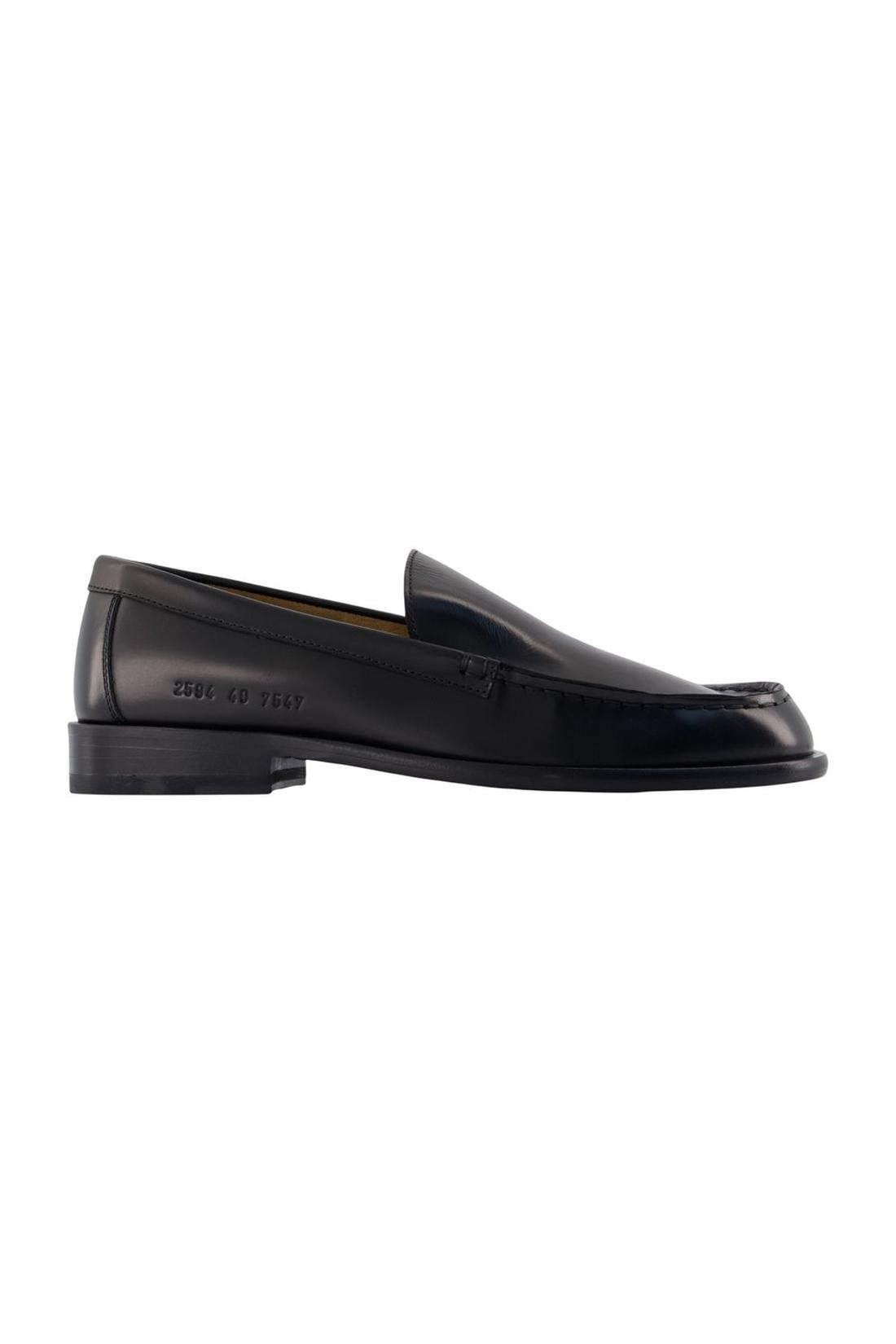 Minimal Mokassins – COMMON PROJECTS – Leder – Schwarz