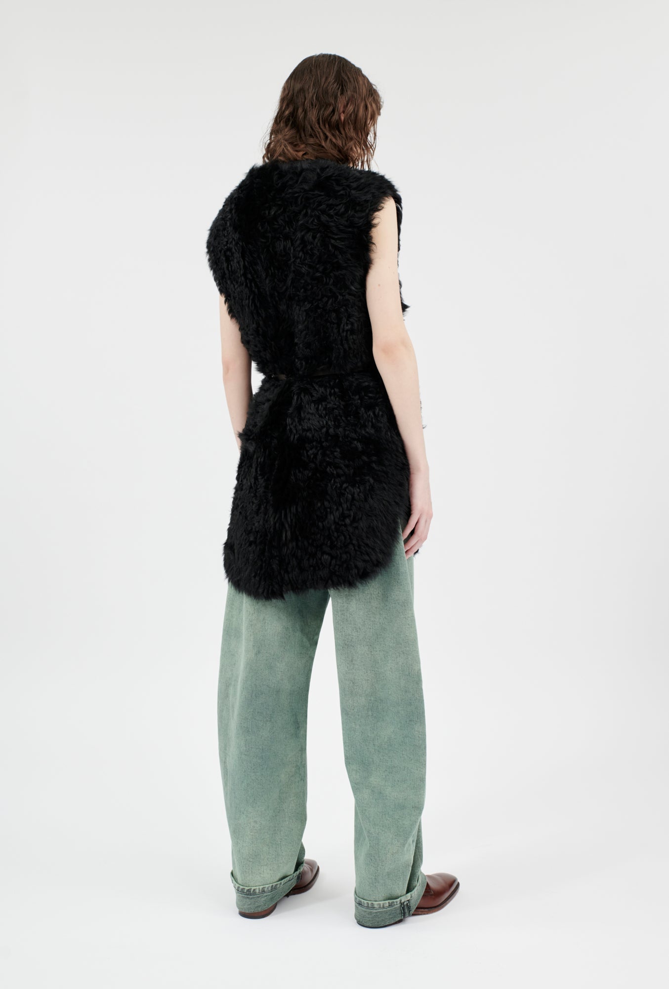 Tigrado Sheep Fell Weste, Jet Black-Jacken & Mäntel-Odeeh-OUTLET-ARCHIVIST-ARCHIVE-SALE