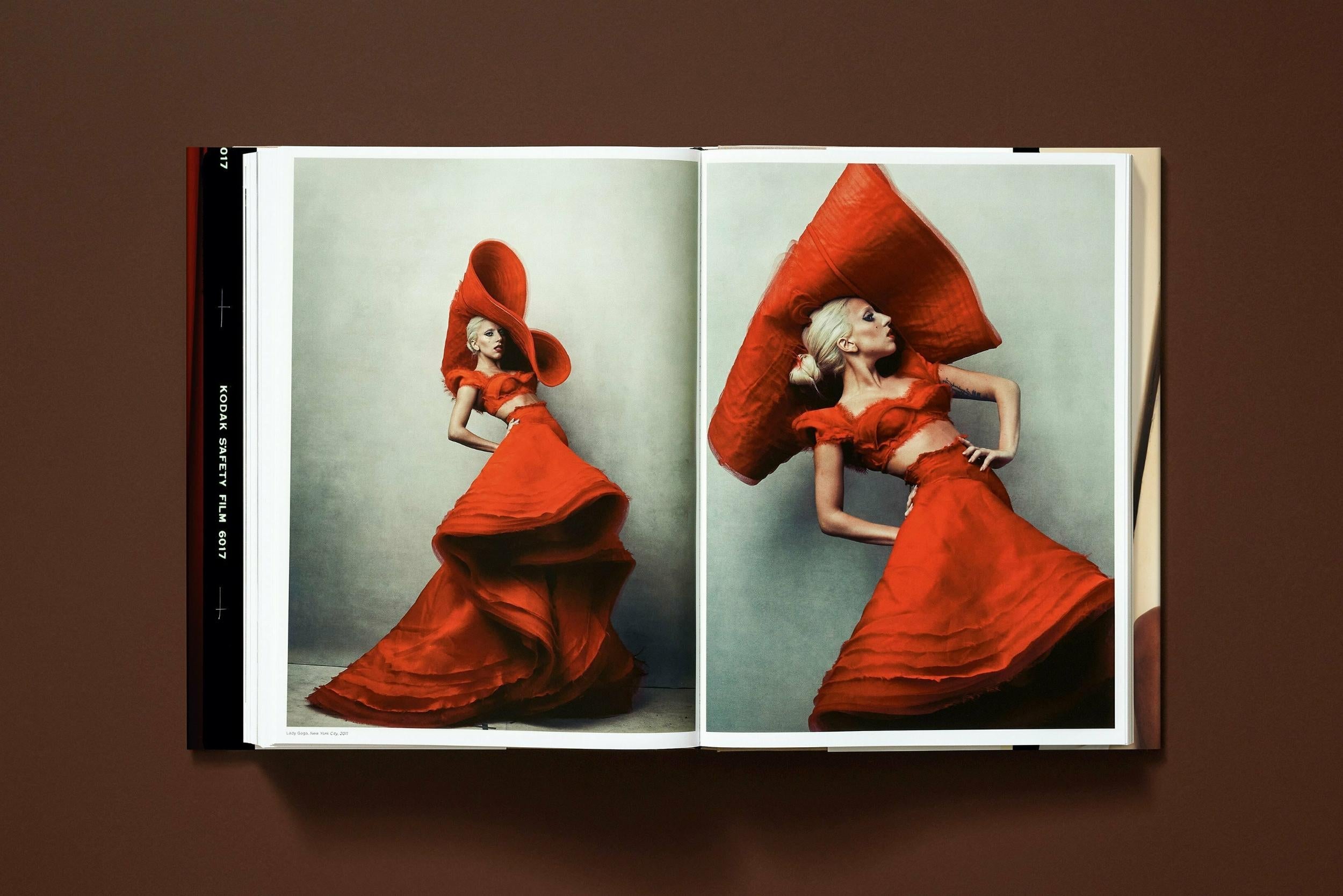 Taschen-Annie Leibovitz (French)-Photography-Black-Deal-Outlet-by-ARCHIVIST
