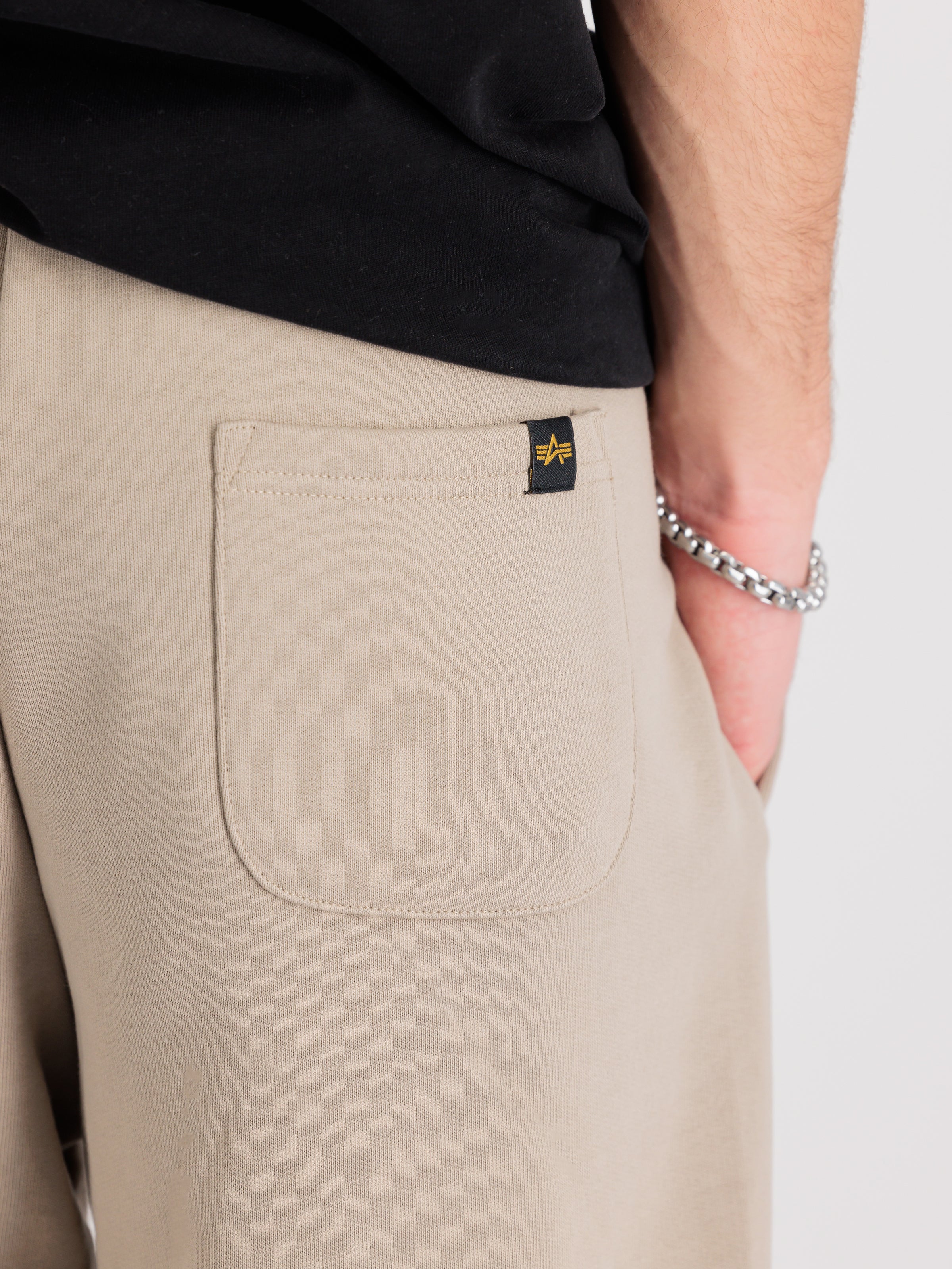 Alpha Essentials Rubber Logo Jogger-Hosen-Alpha Industries-OUTLET-ARCHIVIST-ARCHIVE-SALE