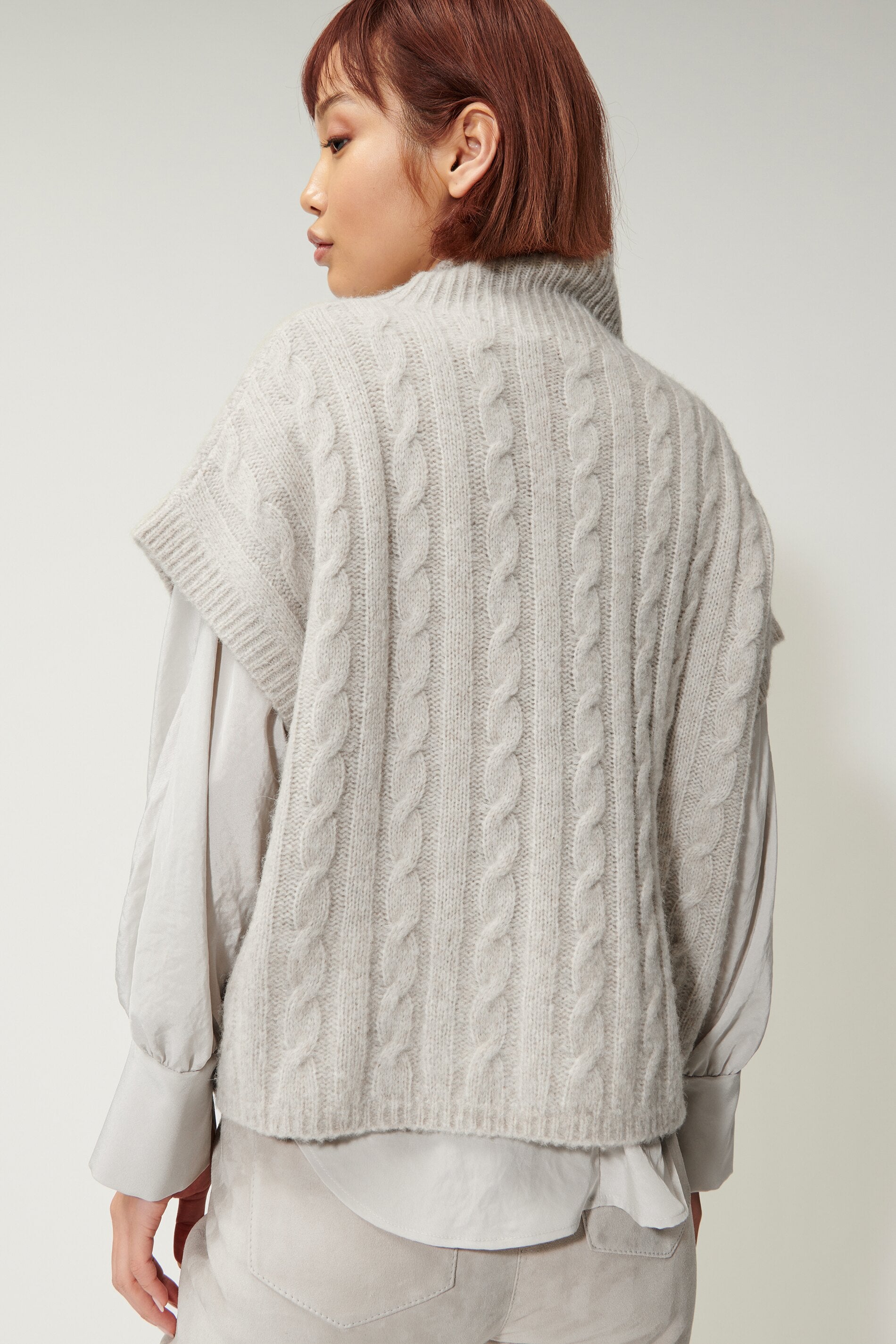 Cape-Pullover mit Zopfmuster