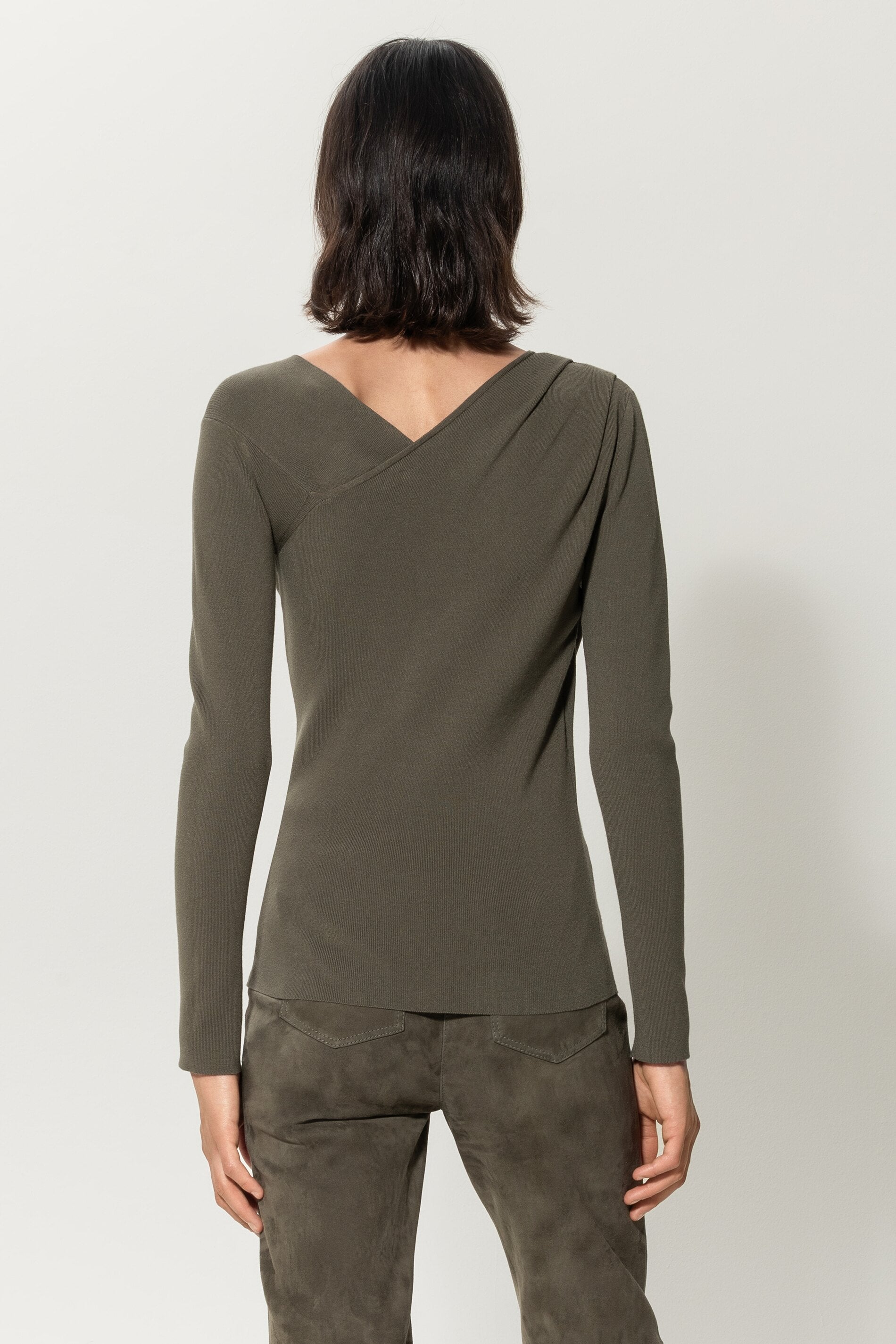 Asymmetrischer Pullover