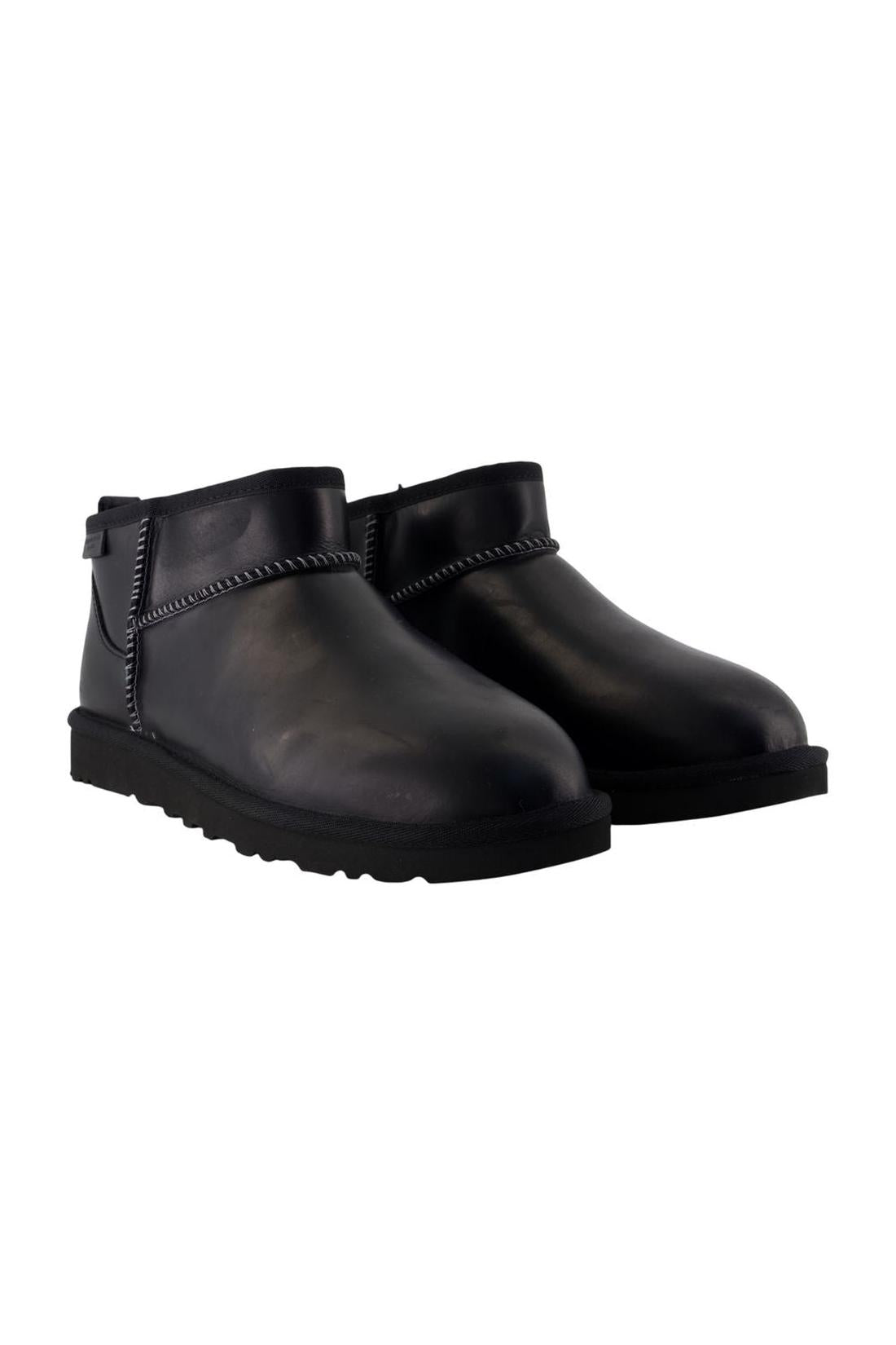 Ugg-Stiefeletten Classic Ultra Mini Lthr Regen - UGG - Leder - Schwarz-Stiefel & Stiefeletten-Black-Deal-Outlet-by-ARCHIVIST