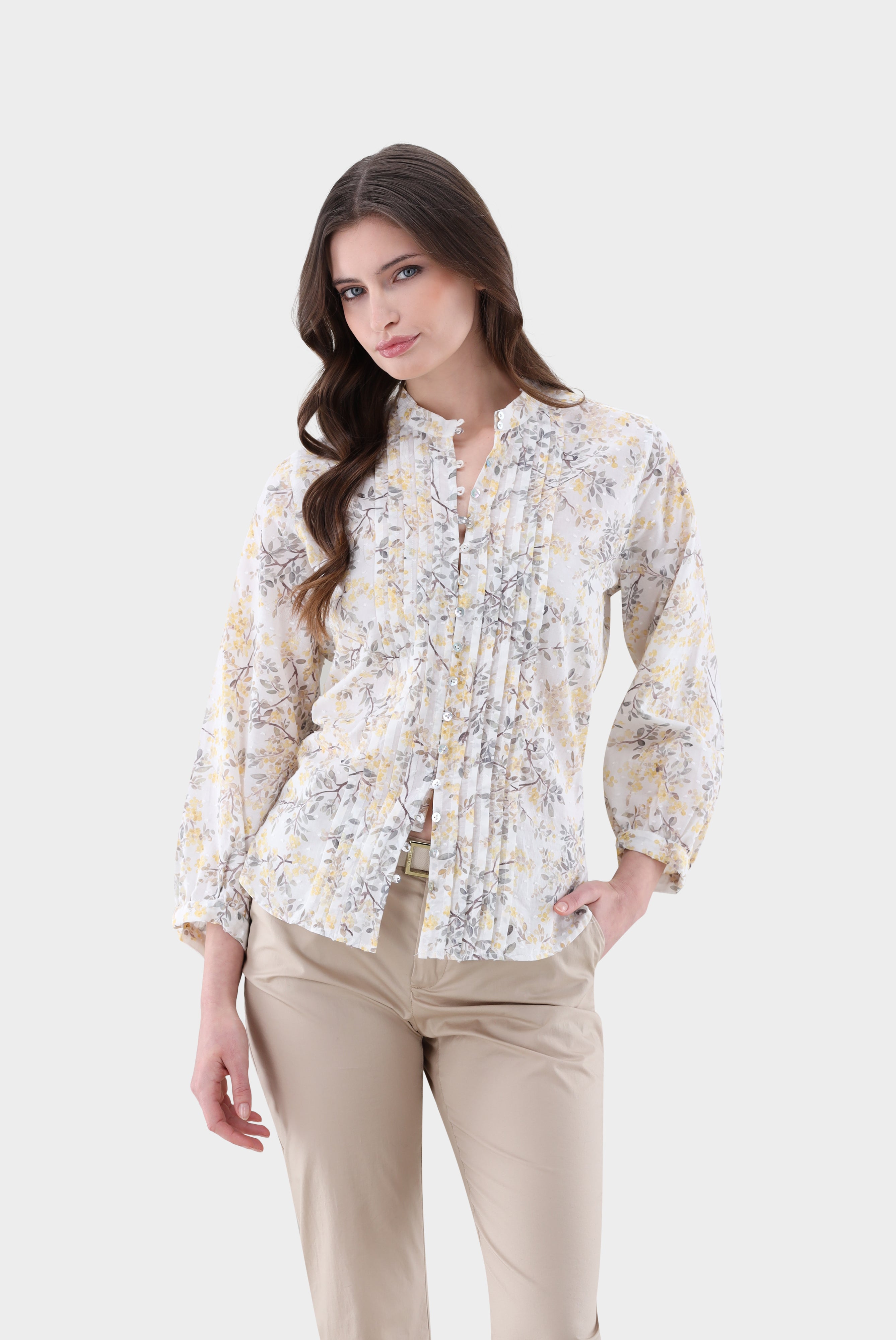 Stand-up collar blouse with pleats on the front