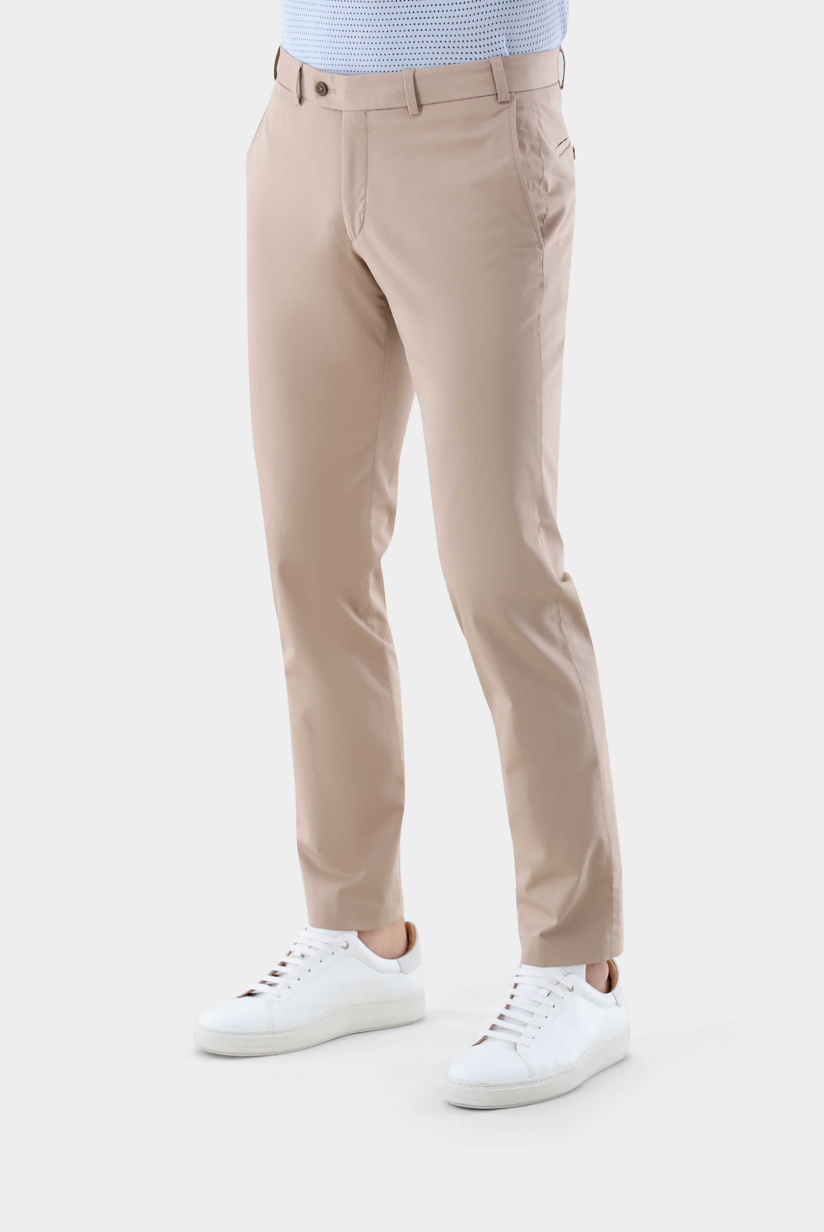 Taillierte Chino aus Baumwolle mit Stretch