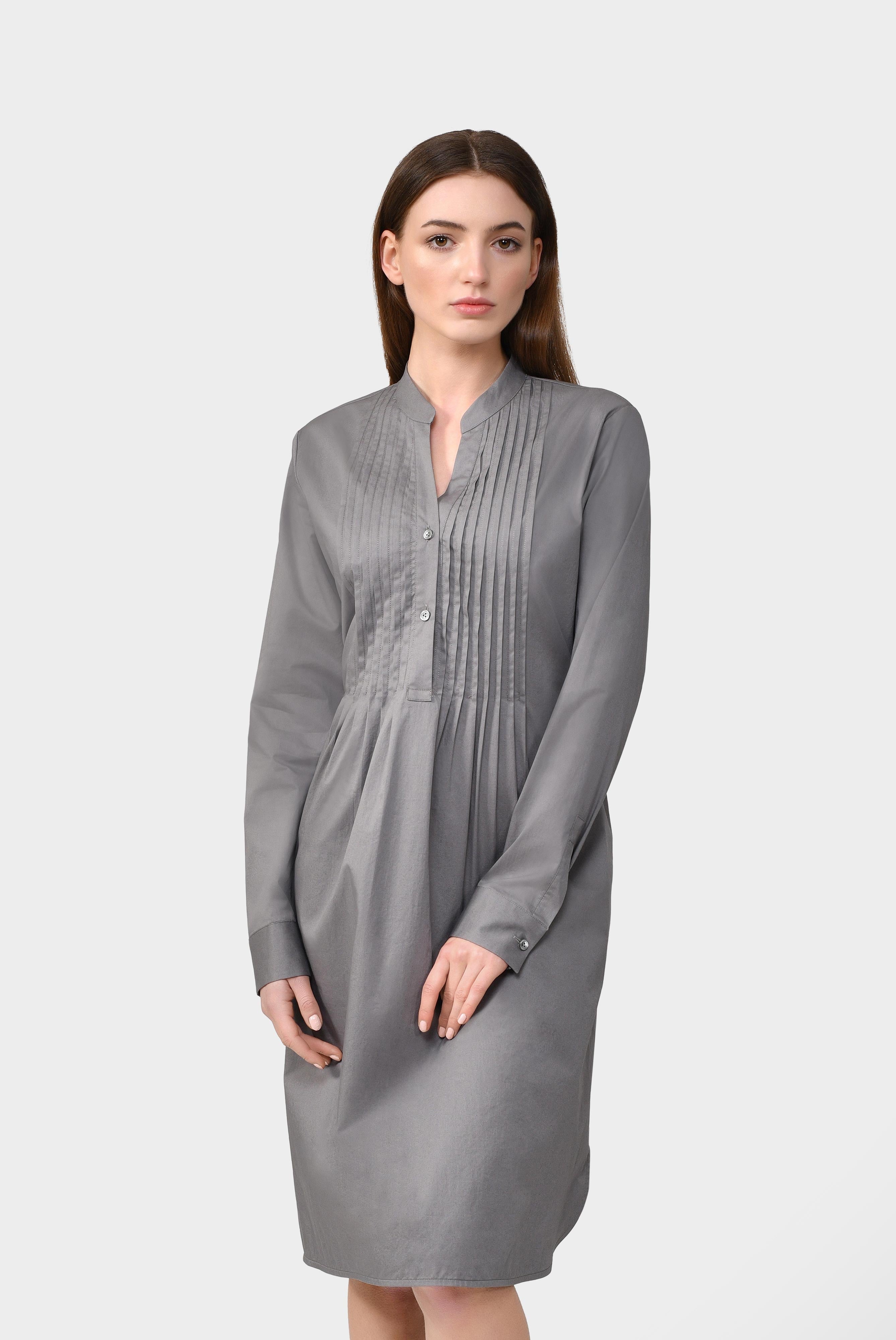 Knielanges Kleid mit Stehkragen und Raffdetails