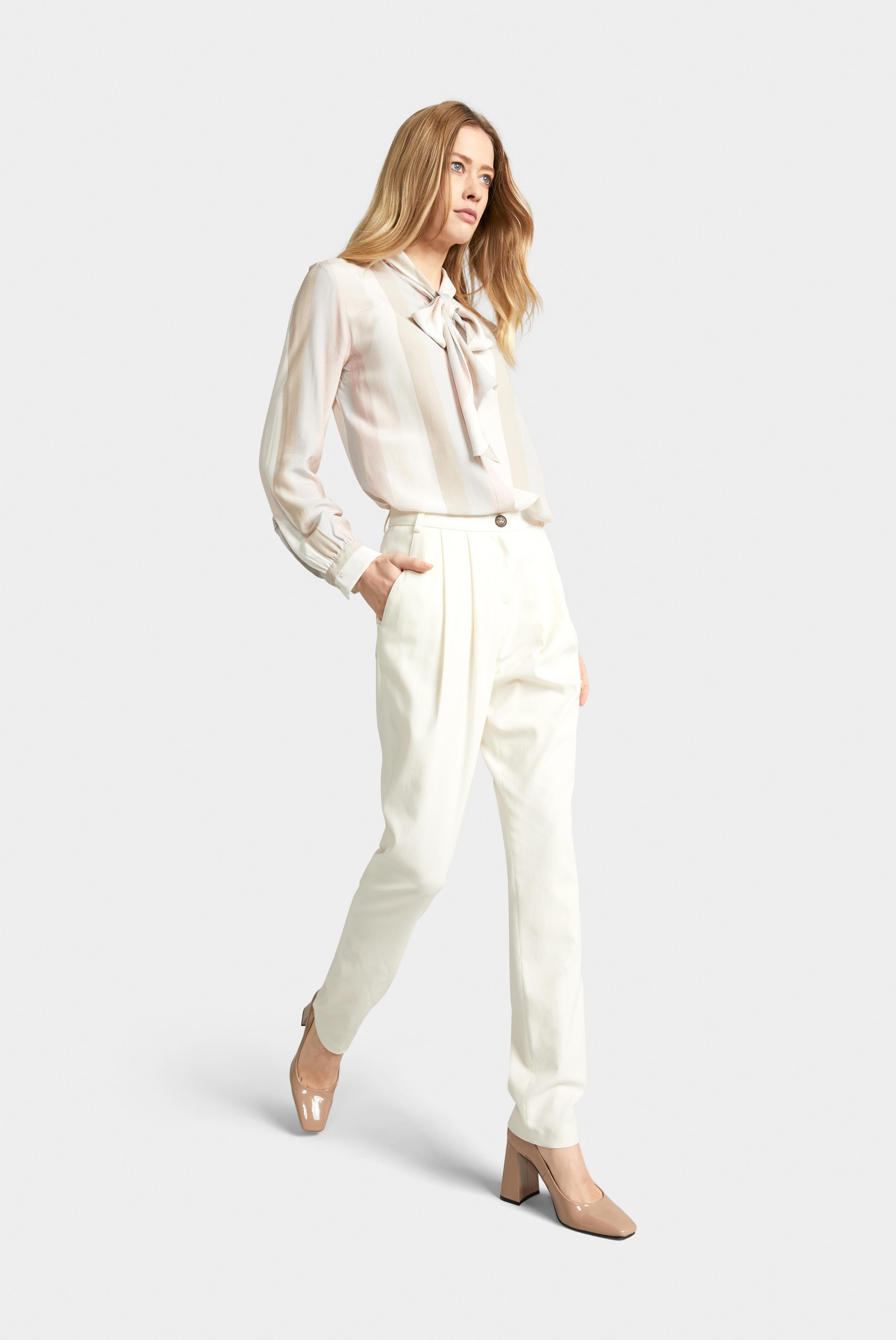 Gestreifte Bluse mit Schleife