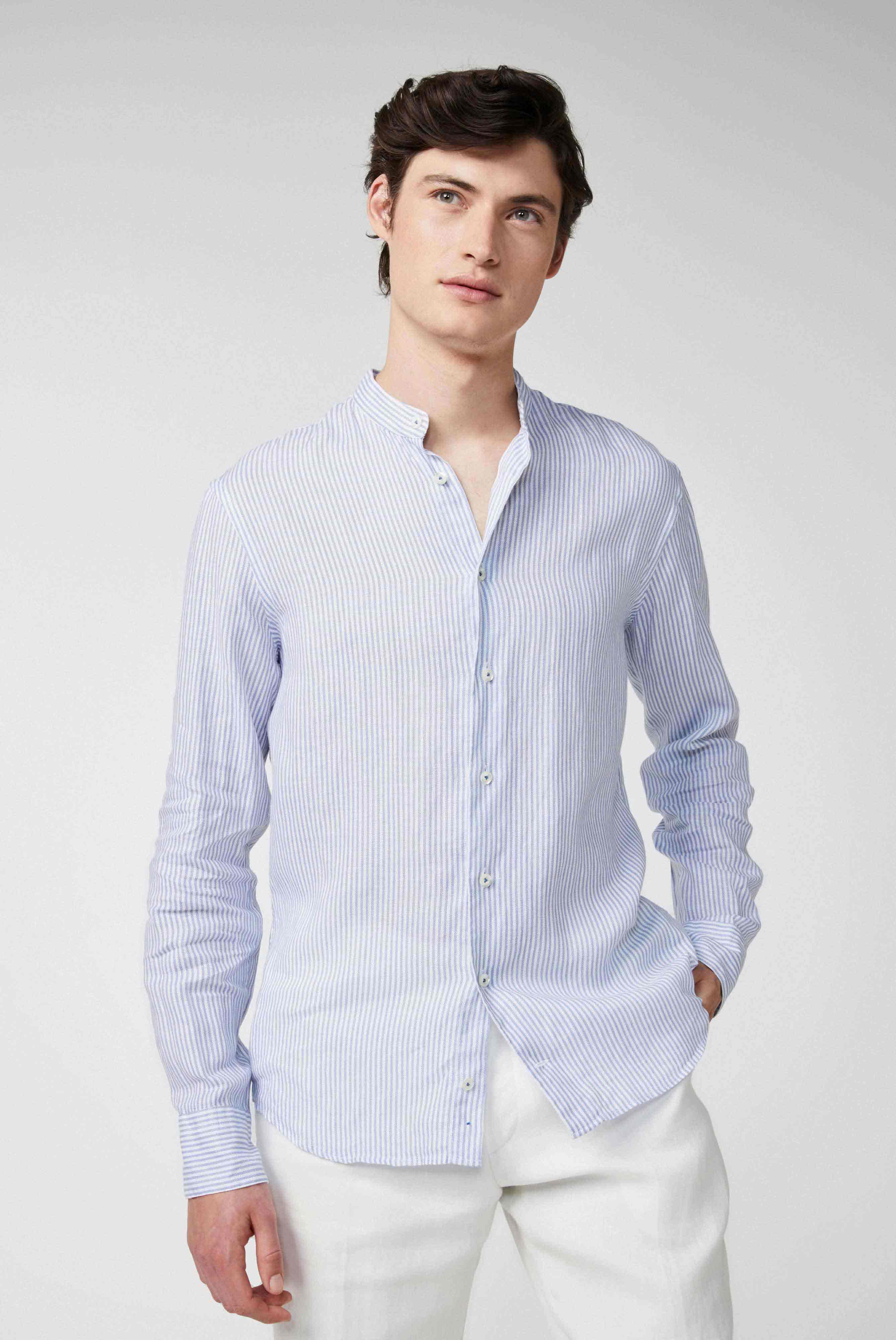 Gestreiftes Leinenhemd mit Stehkragen