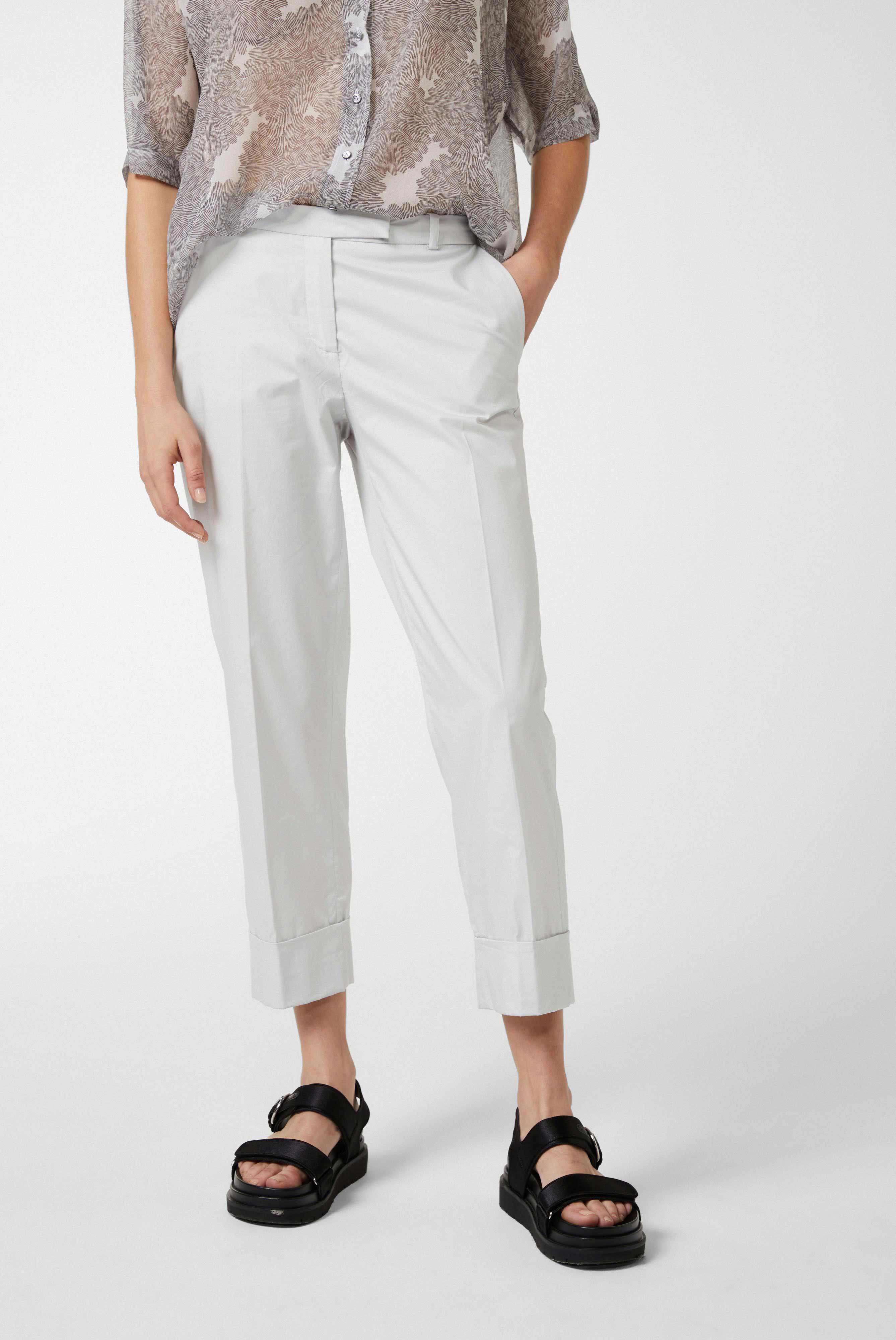 Cropped-Hose aus Baumwoll-Stretch mit Papieroptik Grau