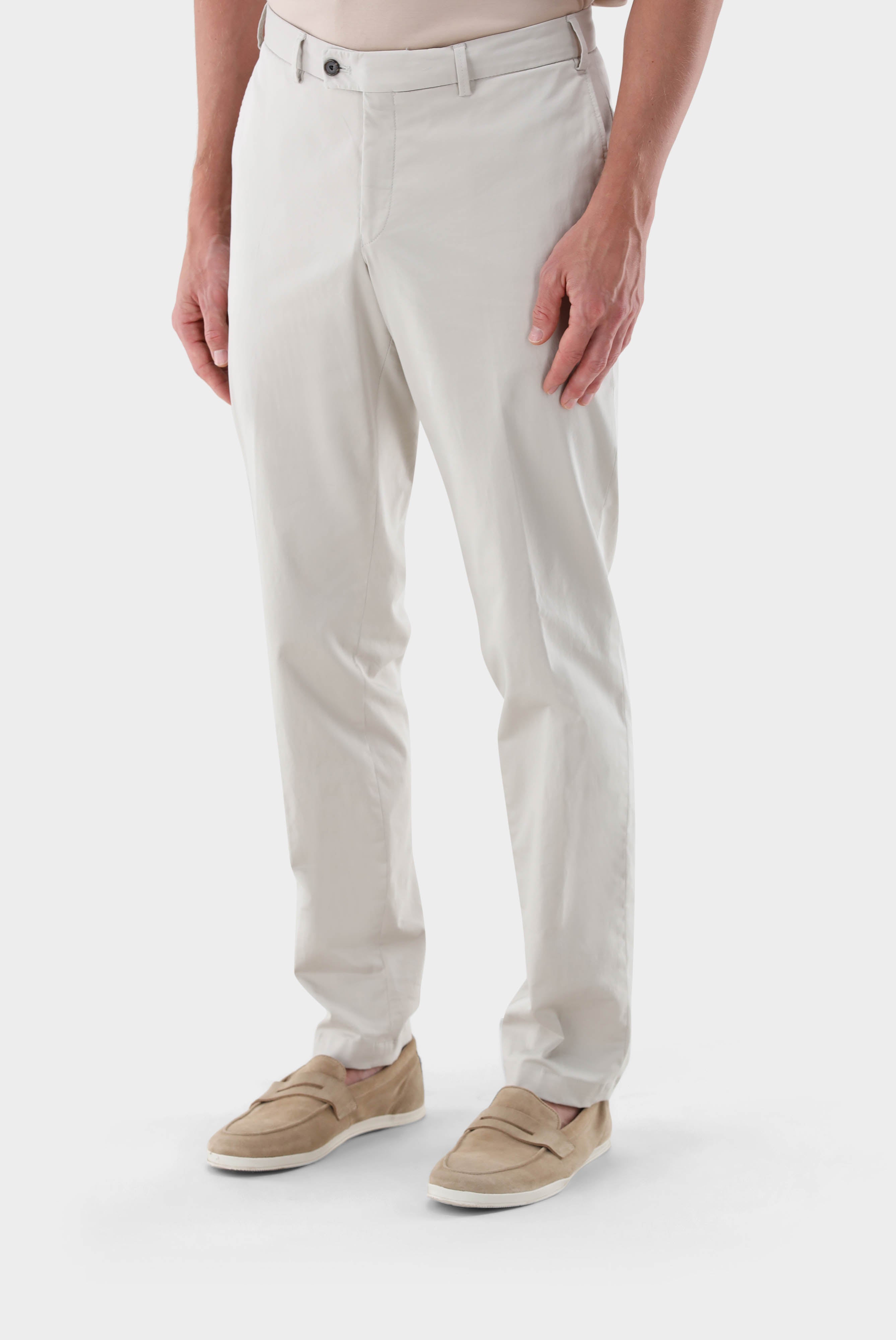 Taillierte Chino aus Baumwolle mit Stretch