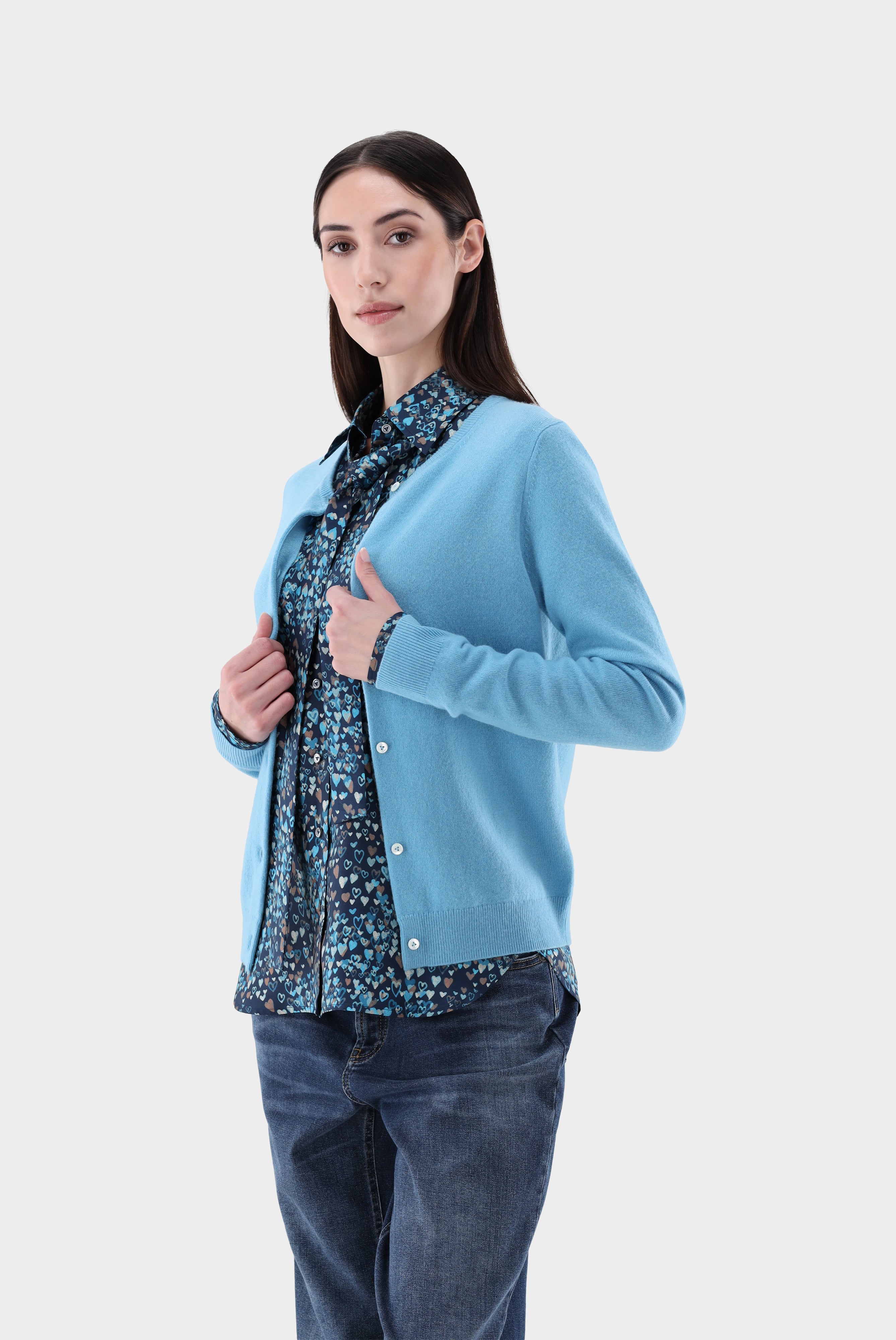 Cashmere cardigan with round neck