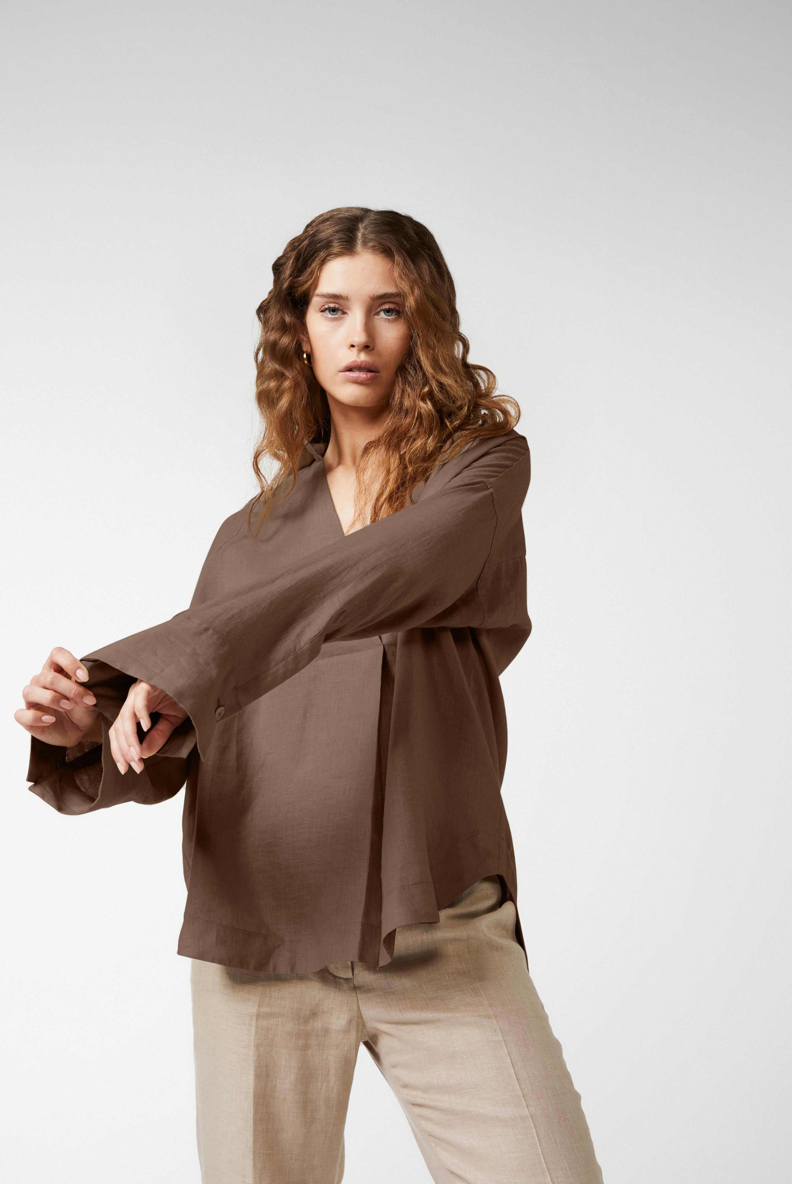 Oversize Bluse mit Hemdblusenkragen und V-Ausschnitt