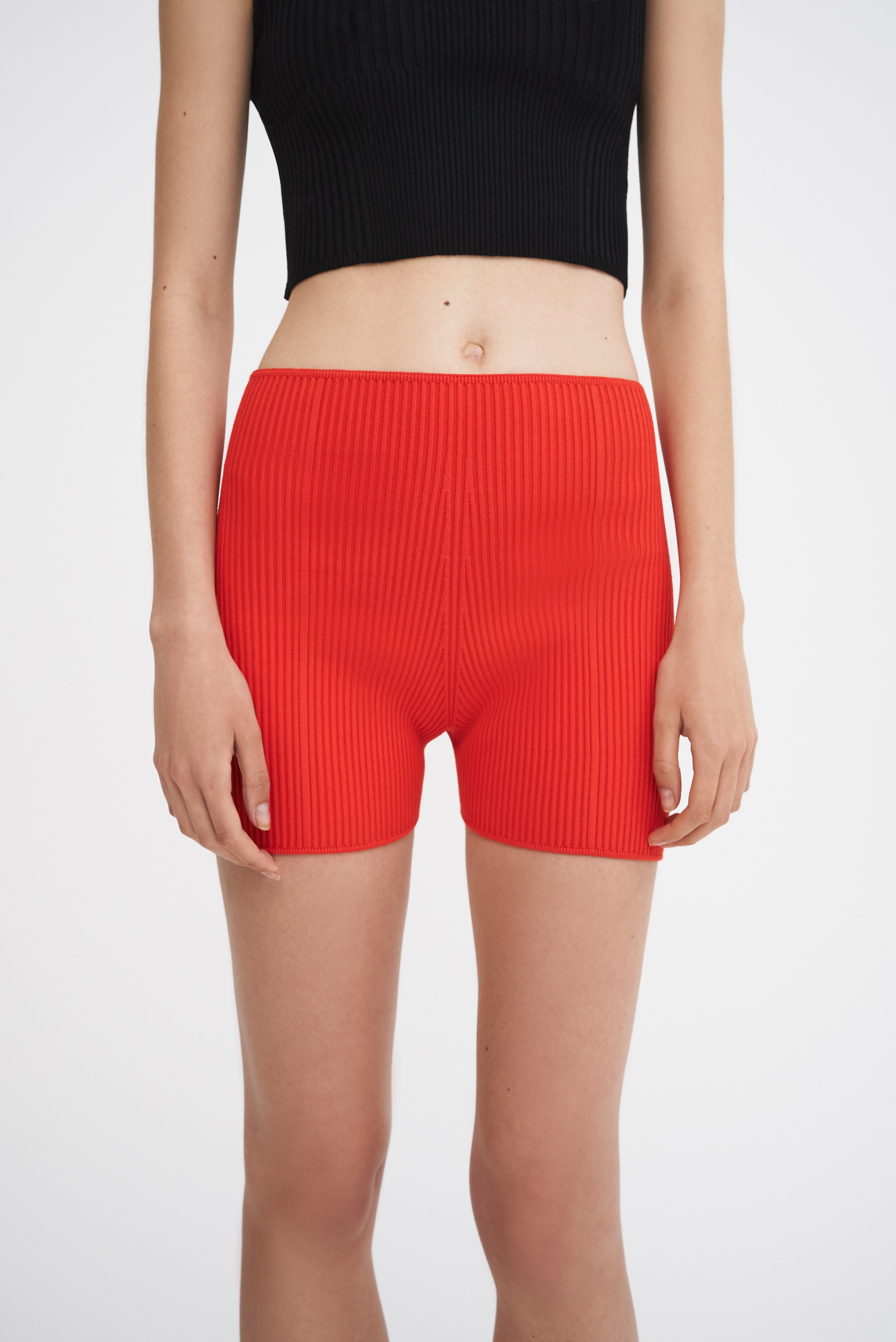 AERON BISOU Ribbed-knit shorts – red