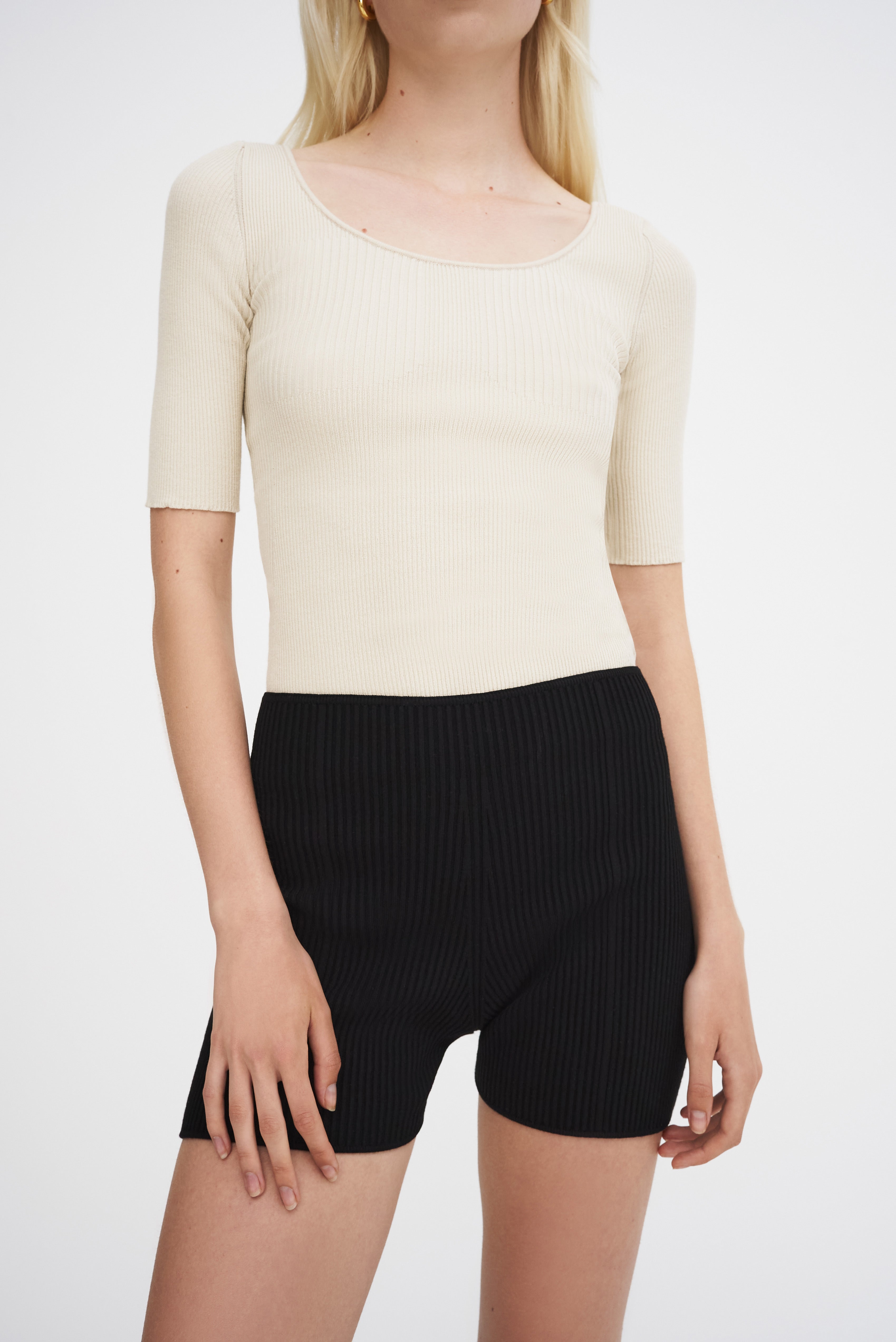 AERON BISOU Ribbed-knit shorts – black