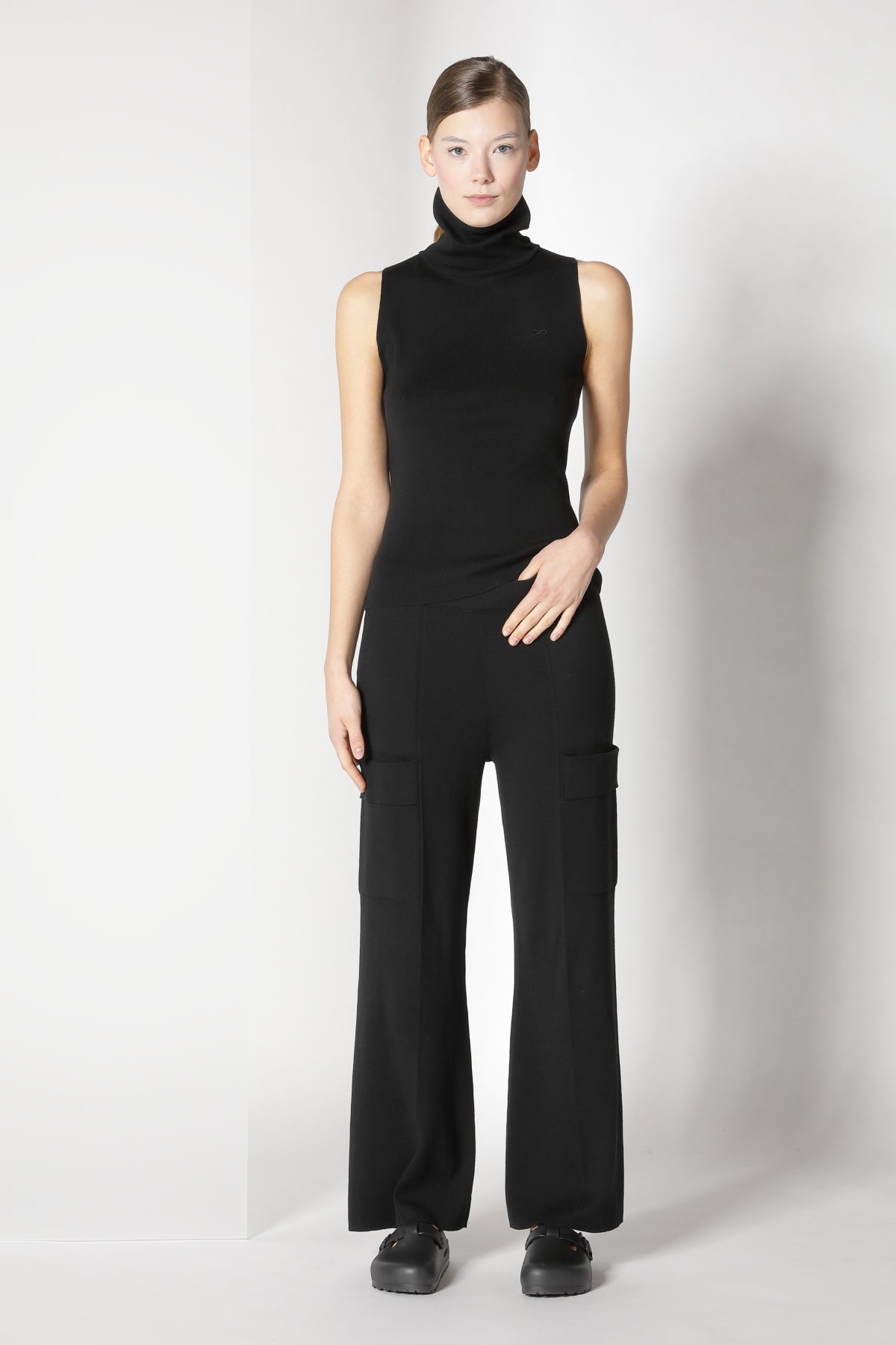 Sminfinity-Cargo Bellbottom Pants-Hosen-Black-Deal-Outlet-by-ARCHIVIST