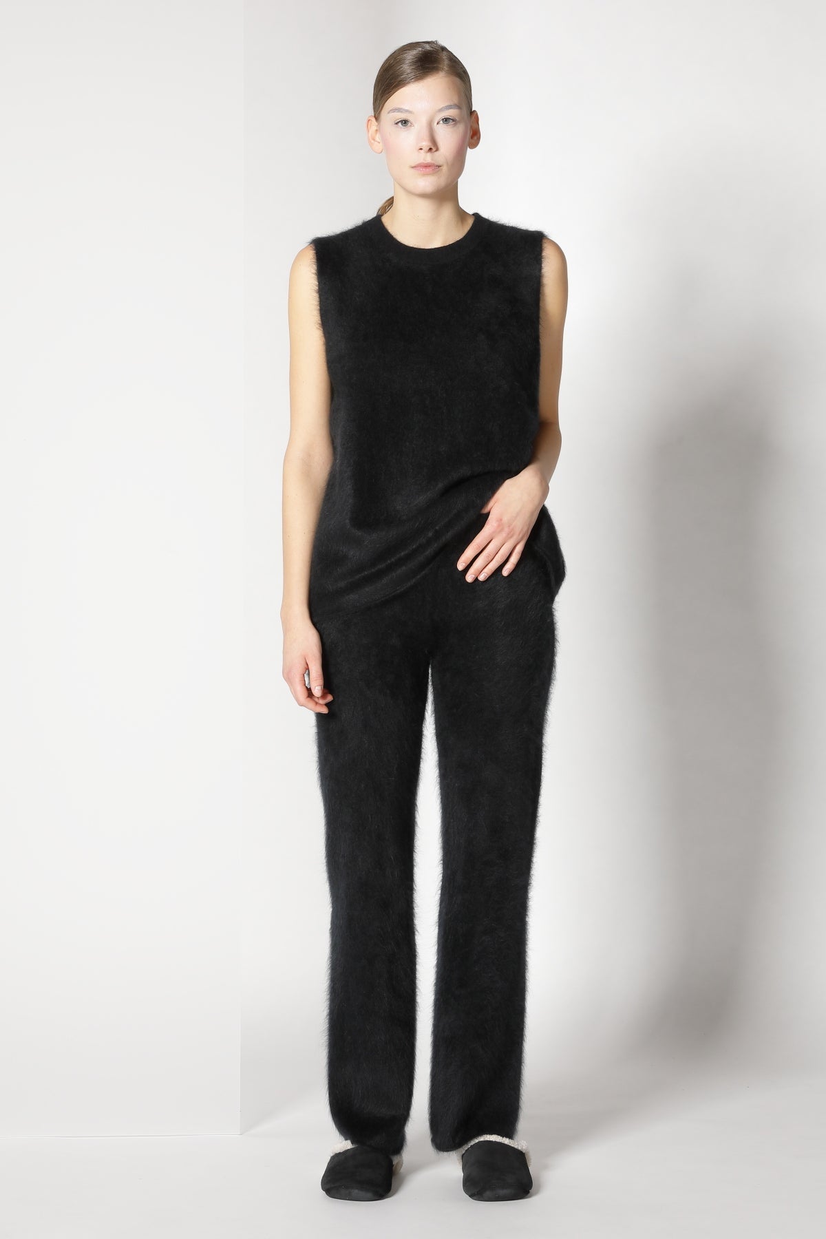 Sminfinity-Furry Pants-Hosen-Black-Deal-Outlet-by-ARCHIVIST