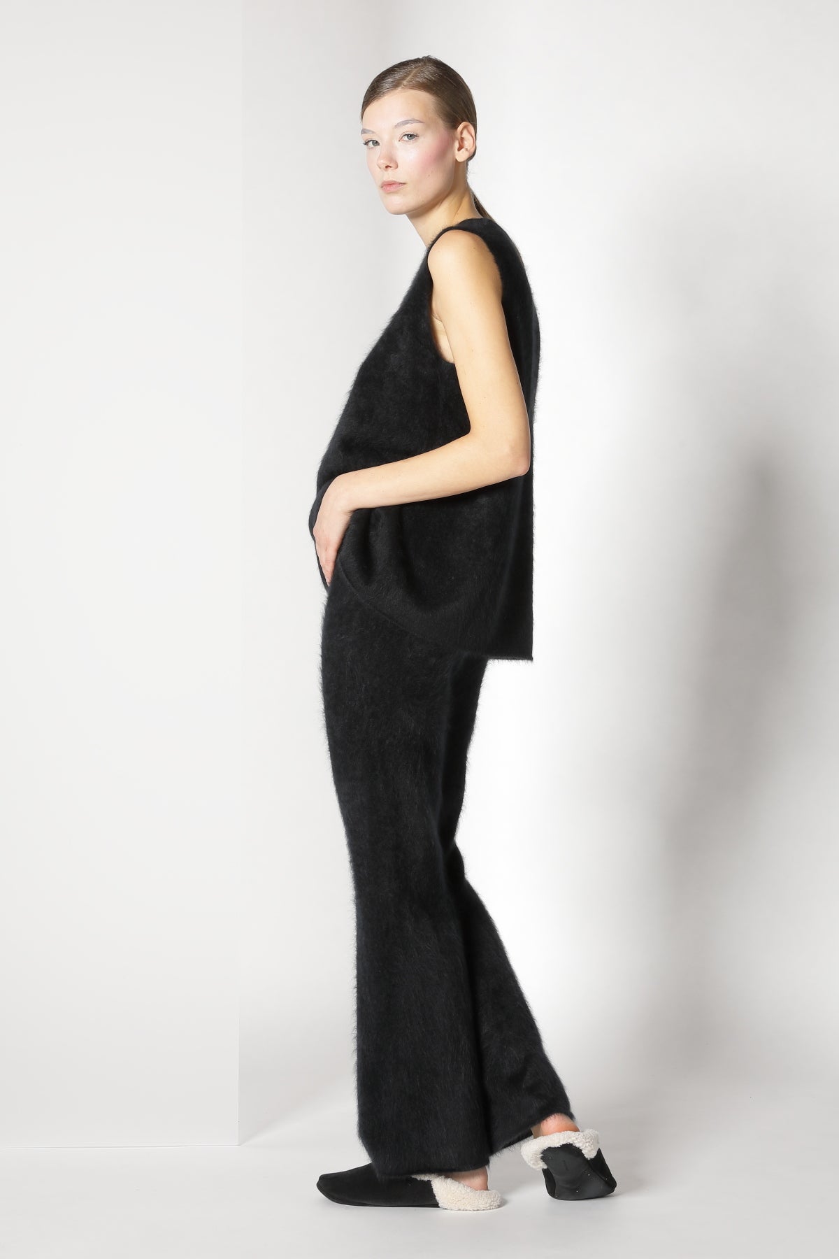 Sminfinity-Furry Pants-Hosen-Black-Deal-Outlet-by-ARCHIVIST