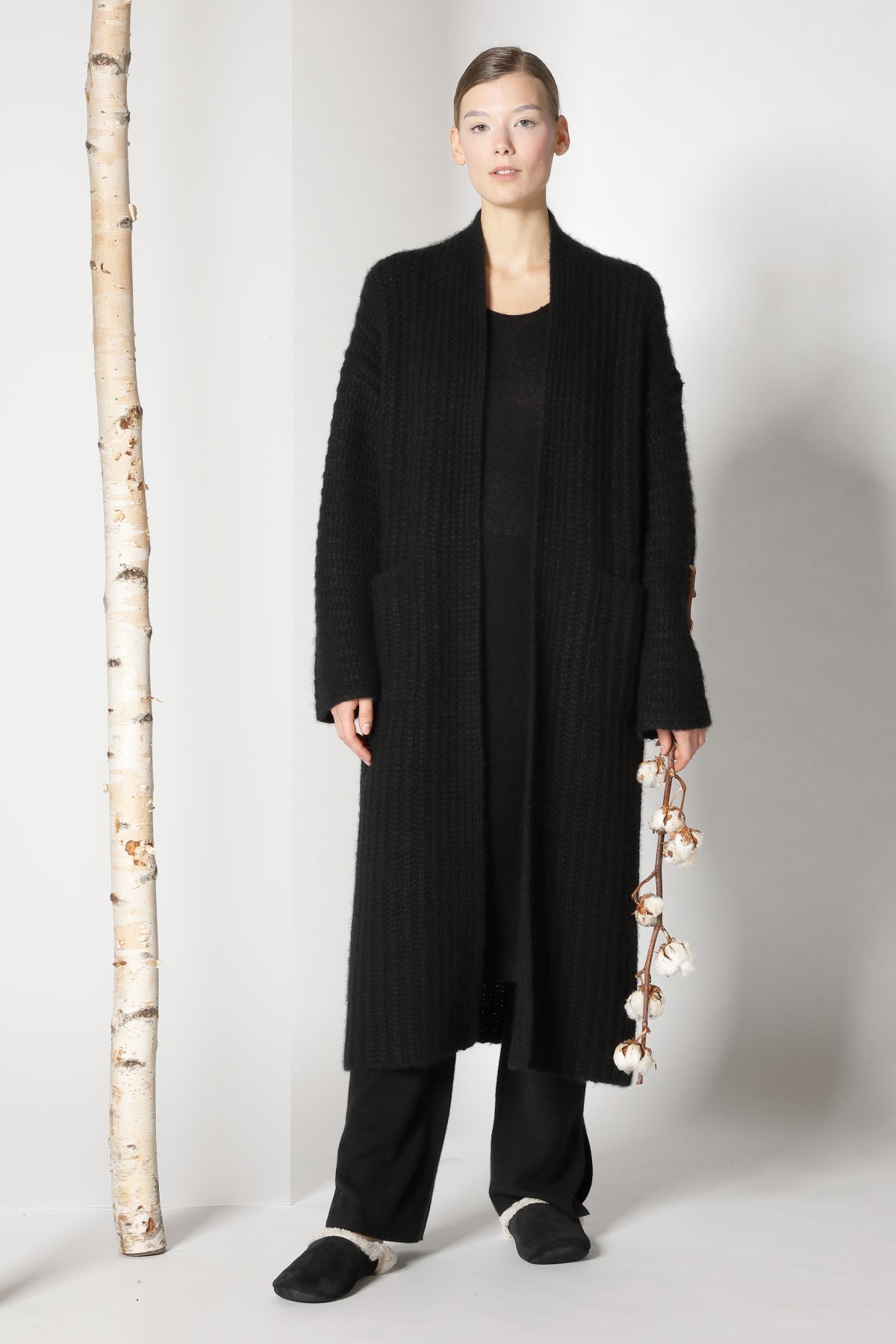 Sminfinity-Fluffy Ribbed Maxi Coat-Hosen-Black-Deal-Outlet-by-ARCHIVIST