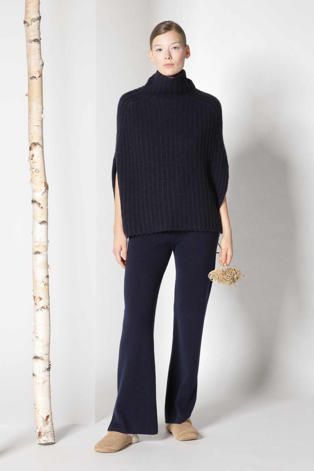 Sminfinity-Fluffy Ribbed Turtleneck Cape-Accessoires-Black-Deal-Outlet-by-ARCHIVIST