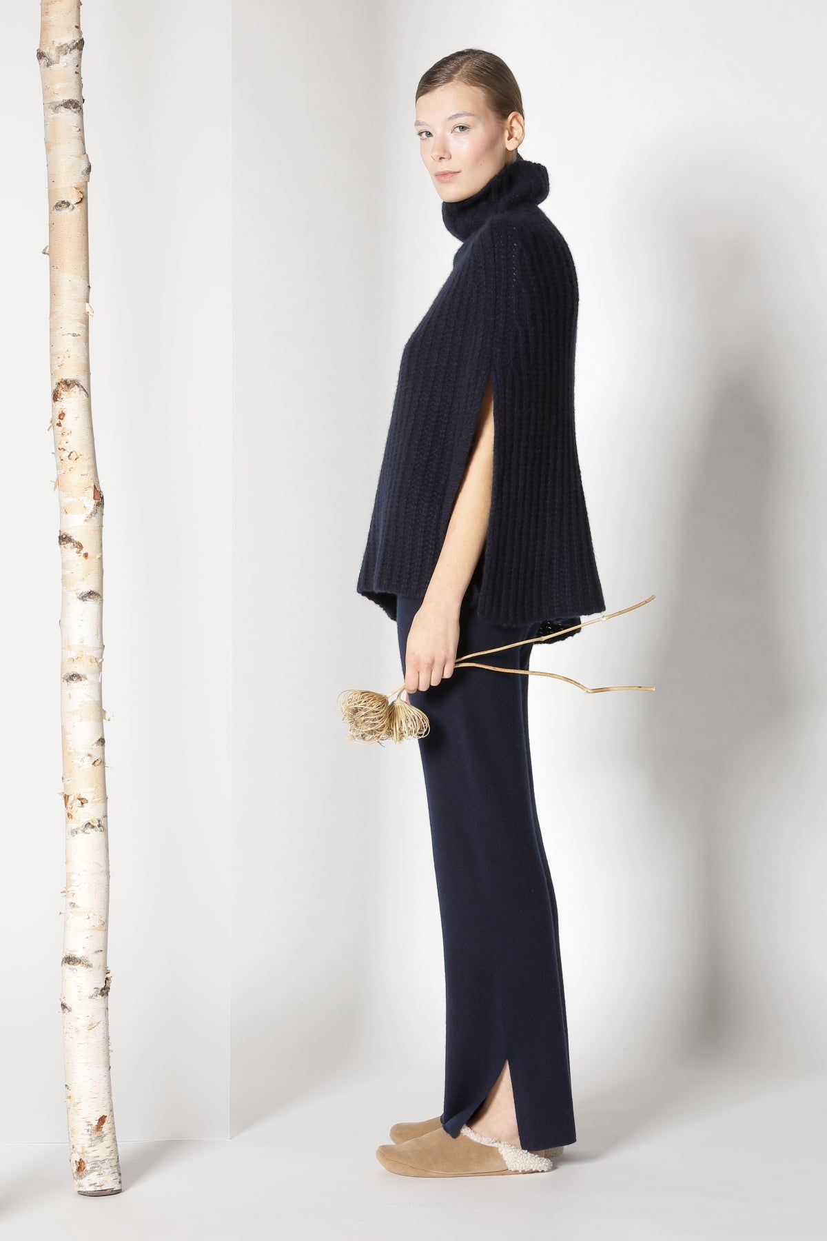 Sminfinity-Fluffy Ribbed Turtleneck Cape-Accessoires-Black-Deal-Outlet-by-ARCHIVIST