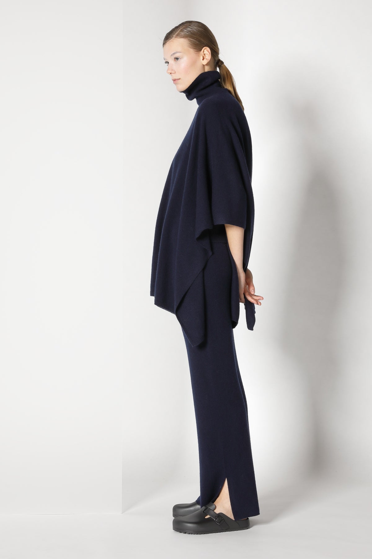 Sminfinity-Pure Cape Turtle-Strick & Pullover-Black-Deal-Outlet-by-ARCHIVIST