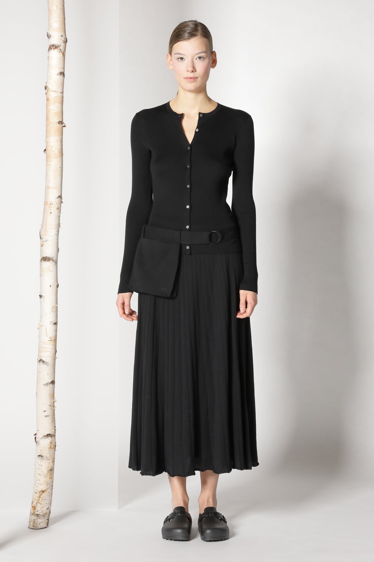 Sminfinity-Silky Rib Crew Cardi-Strick & Pullover-Black-Deal-Outlet-by-ARCHIVIST