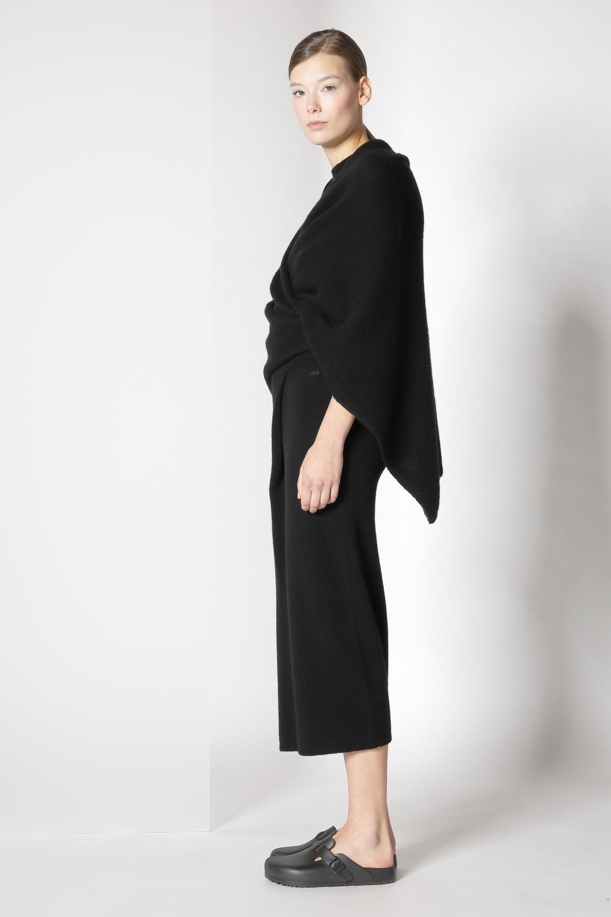 Sminfinity-Blurry Triangle Scarf-Accessoires-Black-Deal-Outlet-by-ARCHIVIST