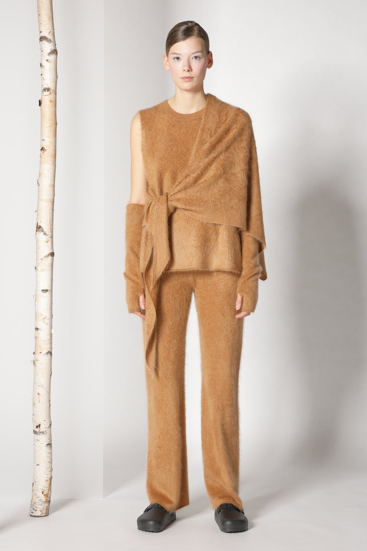 Sminfinity-Furry Triangle Scarf-Accessoires-Black-Deal-Outlet-by-ARCHIVIST