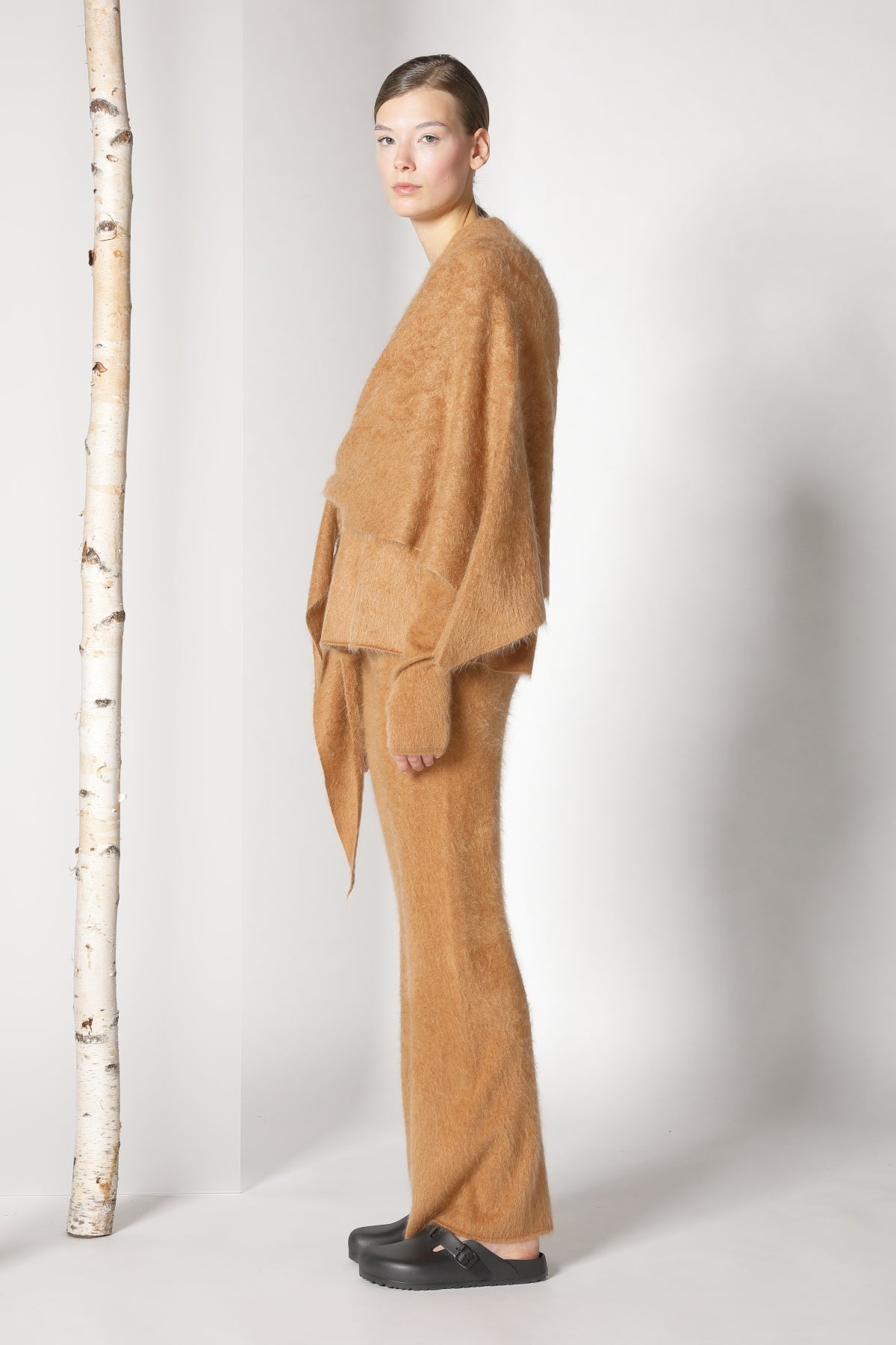 Sminfinity-Furry Triangle Scarf-Accessoires-Black-Deal-Outlet-by-ARCHIVIST