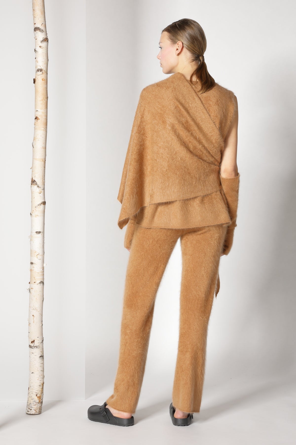 Sminfinity-Furry Triangle Scarf-Accessoires-Black-Deal-Outlet-by-ARCHIVIST