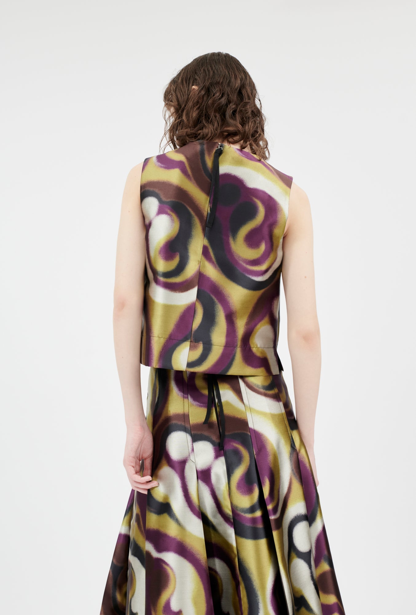 Shiny Serge Blurred Paisley Top, Merlot