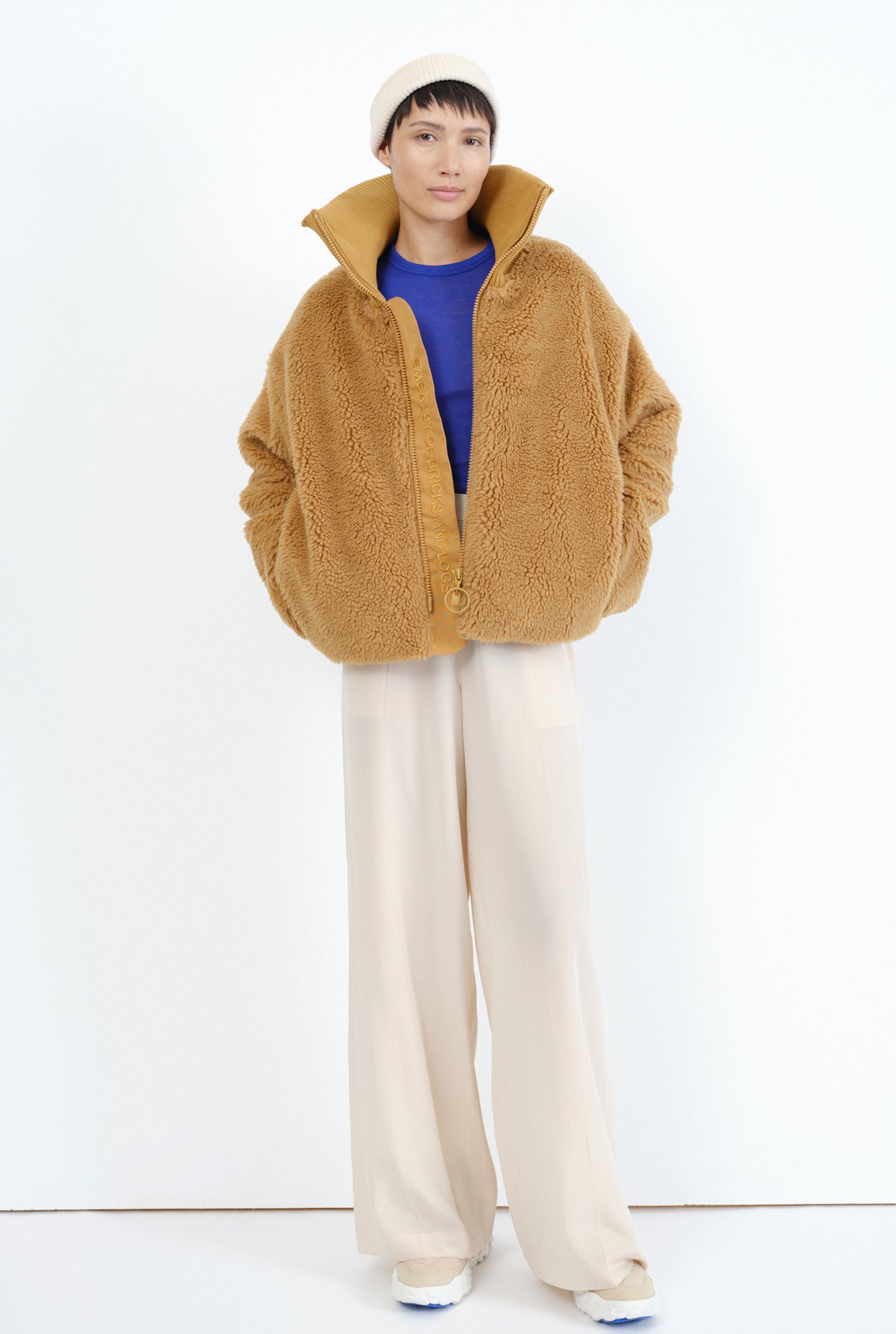 Embassy Of Bricks And Logs-KORSIKA TEDDY BOMBER-Jacken & Mäntel-Black-Deal-Outlet-by-ARCHIVIST