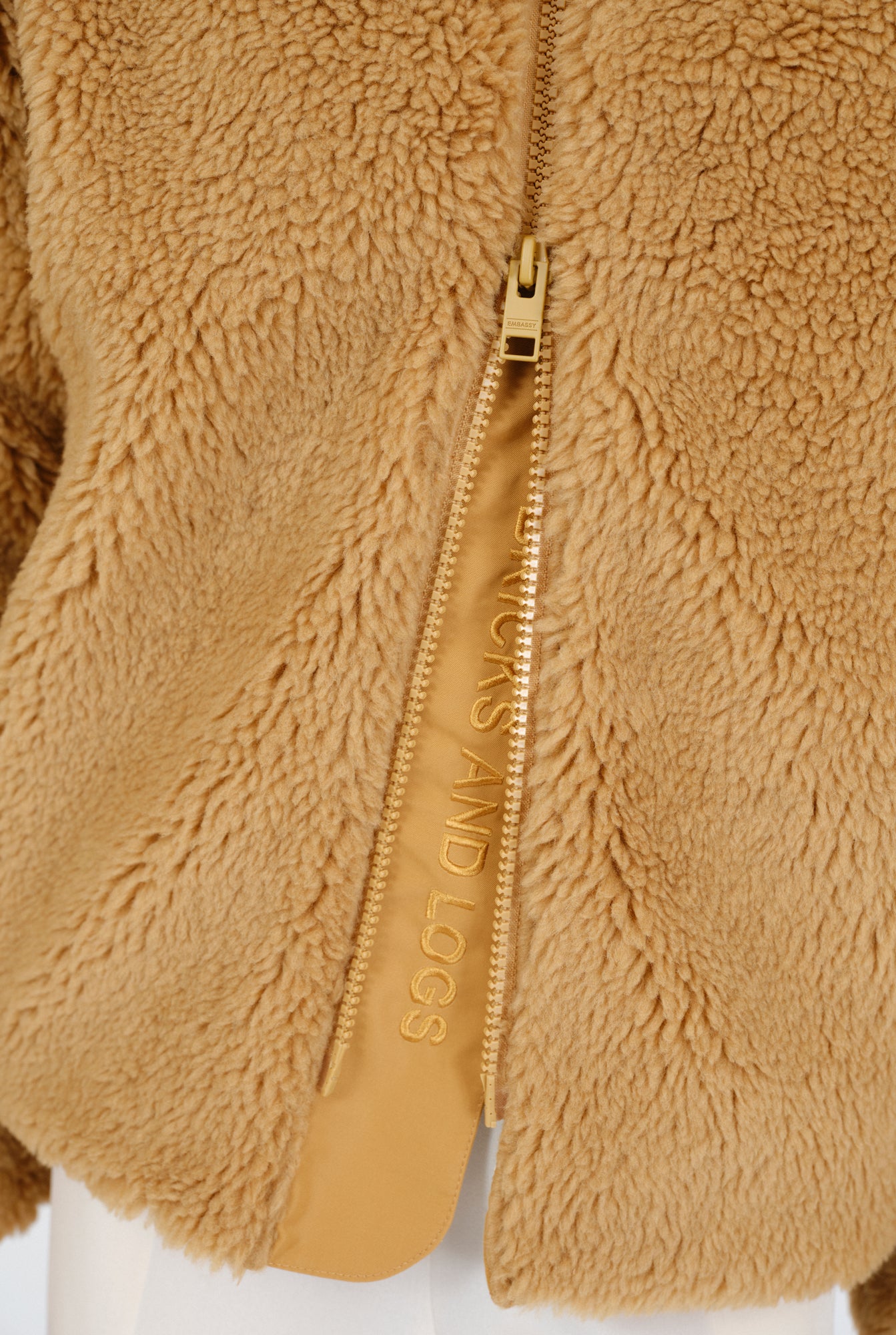 Embassy Of Bricks And Logs-KORSIKA TEDDY BOMBER-Jacken & Mäntel-Black-Deal-Outlet-by-ARCHIVIST