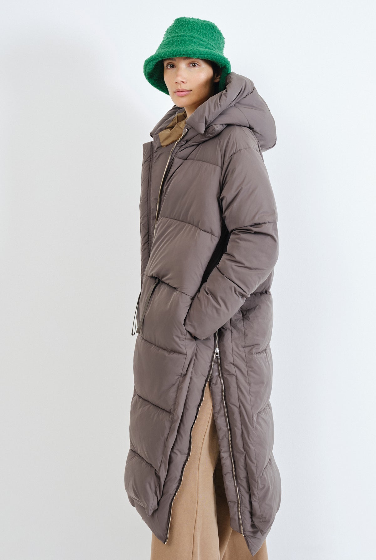 Embassy Of Bricks And Logs-LOURDES PUFFER COAT-Jacken & Mäntel-Black-Deal-Outlet-by-ARCHIVIST