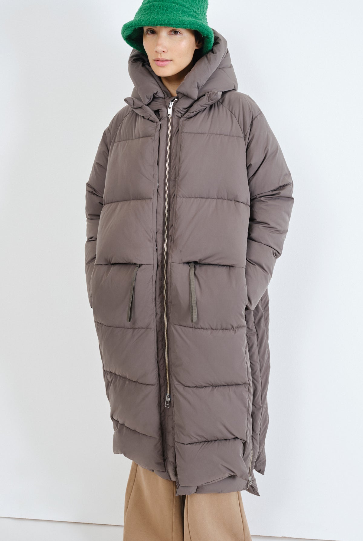 Embassy Of Bricks And Logs-LOURDES PUFFER COAT-Jacken & Mäntel-Black-Deal-Outlet-by-ARCHIVIST