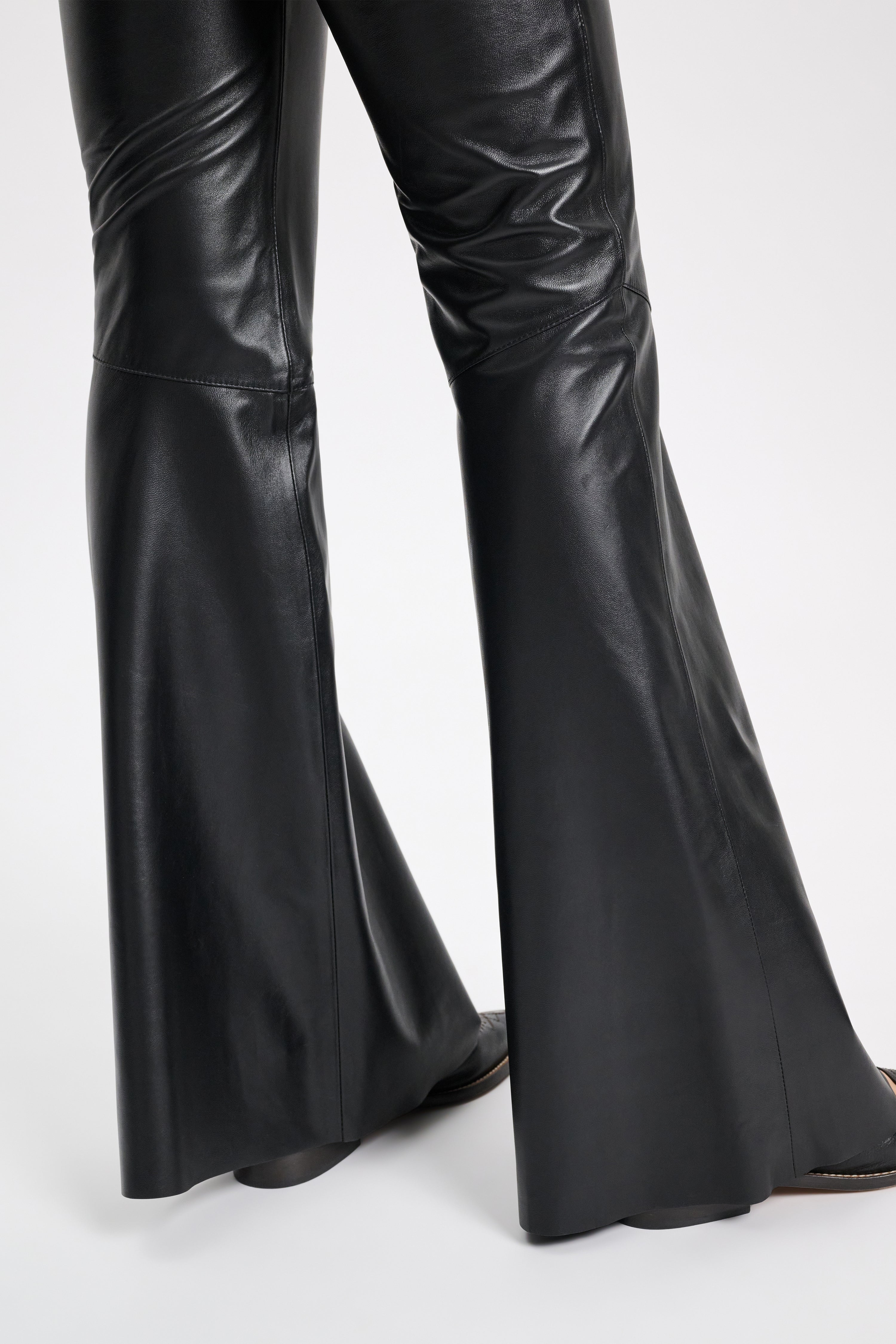 SLEEK STATEMENT pants