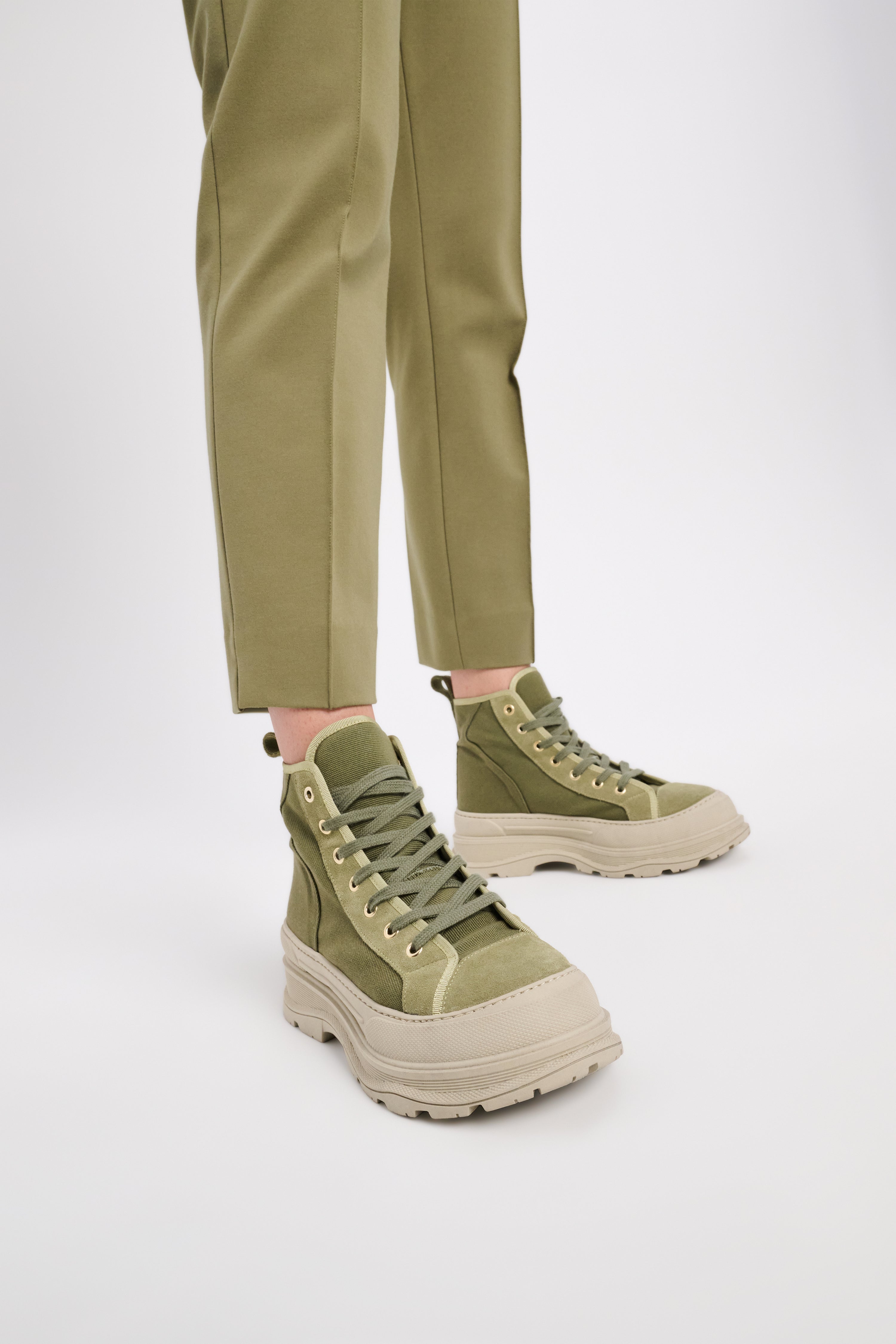 SUMMER SPORTINESS hi-top