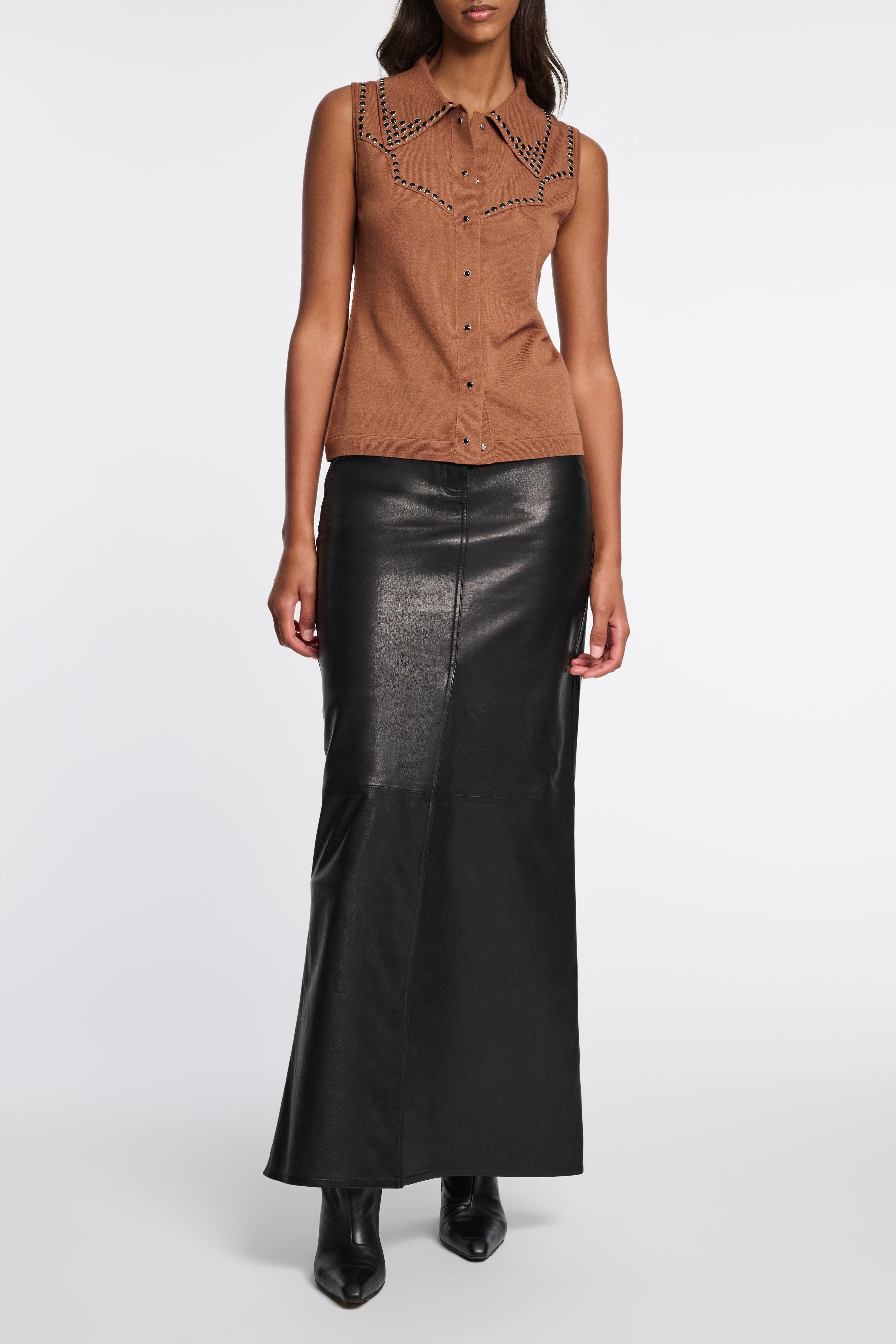 REFINED ESSENTIALS top