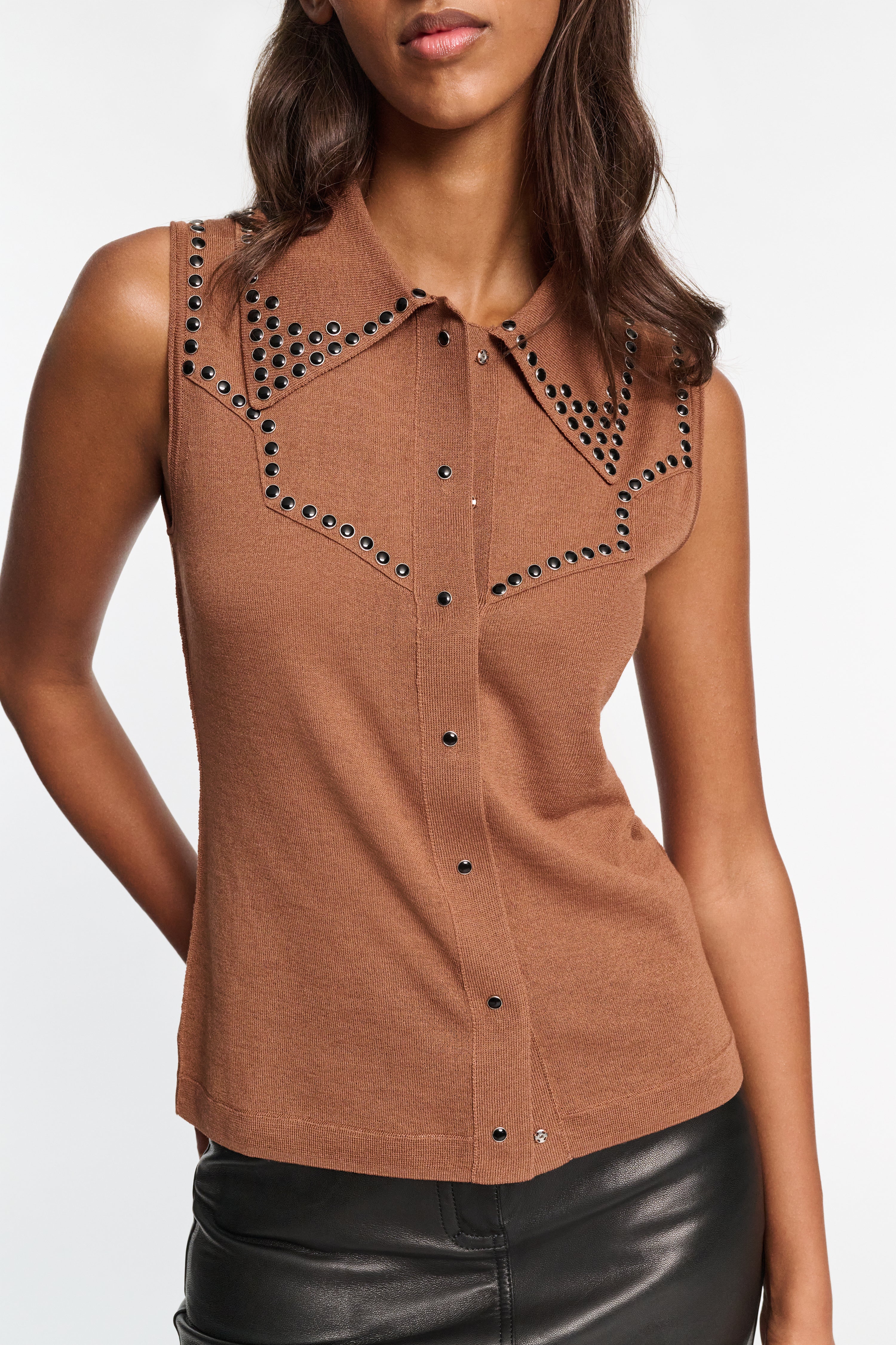 REFINED ESSENTIALS top