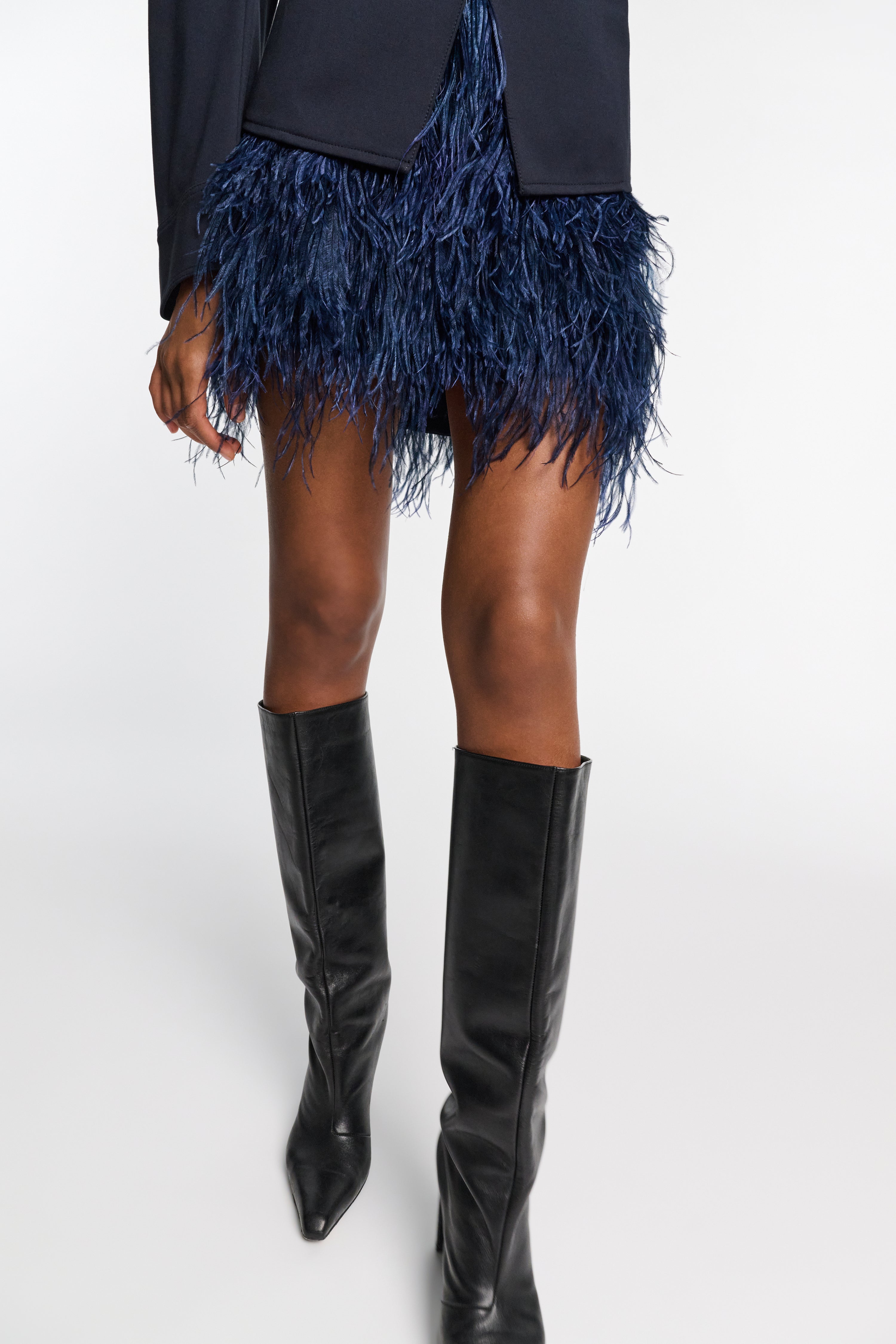 FEATHERY VOLUME skirt