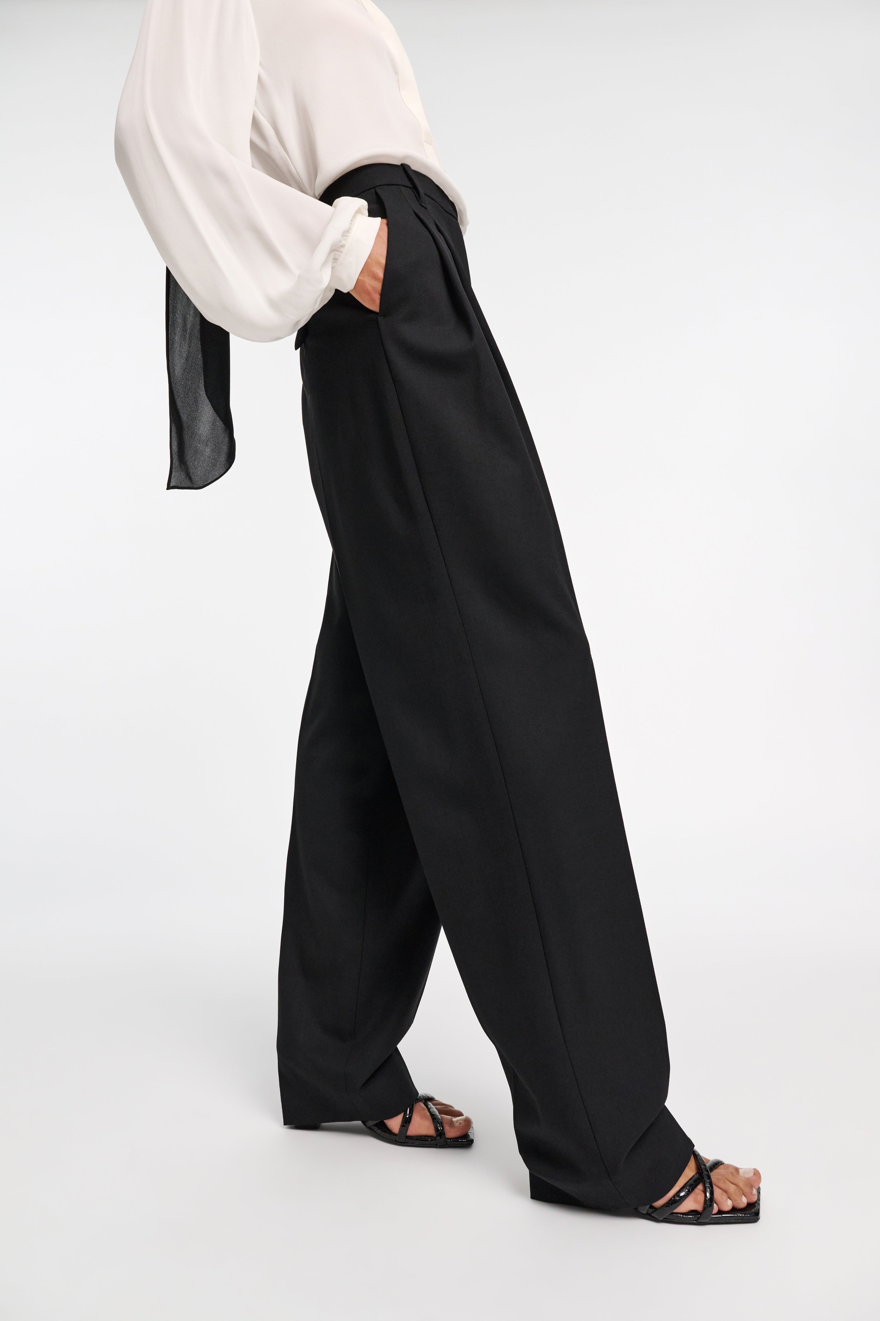 LUXURY ELEGANCE pants
