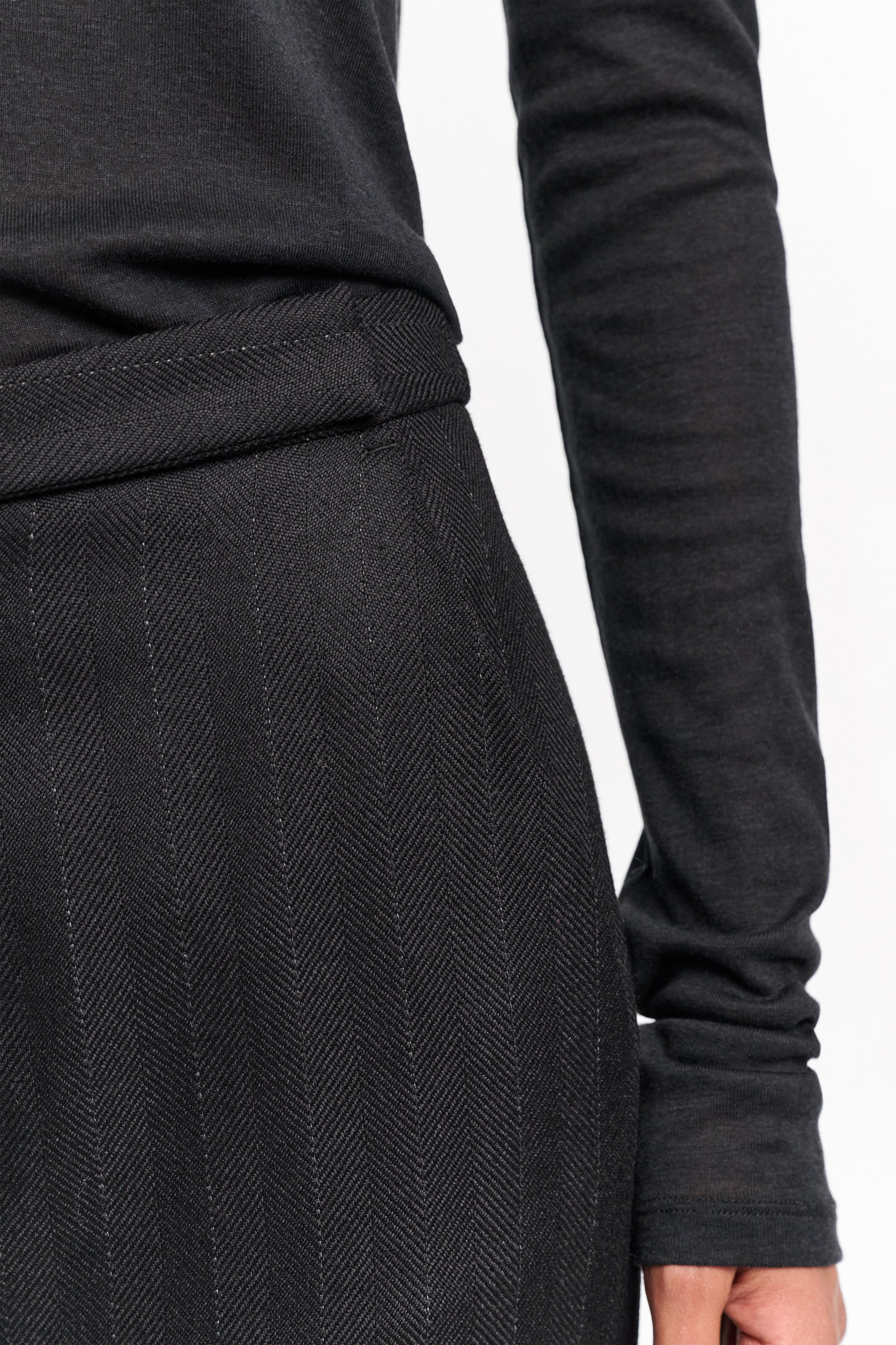 MODERN SOPHISTICATION skirt