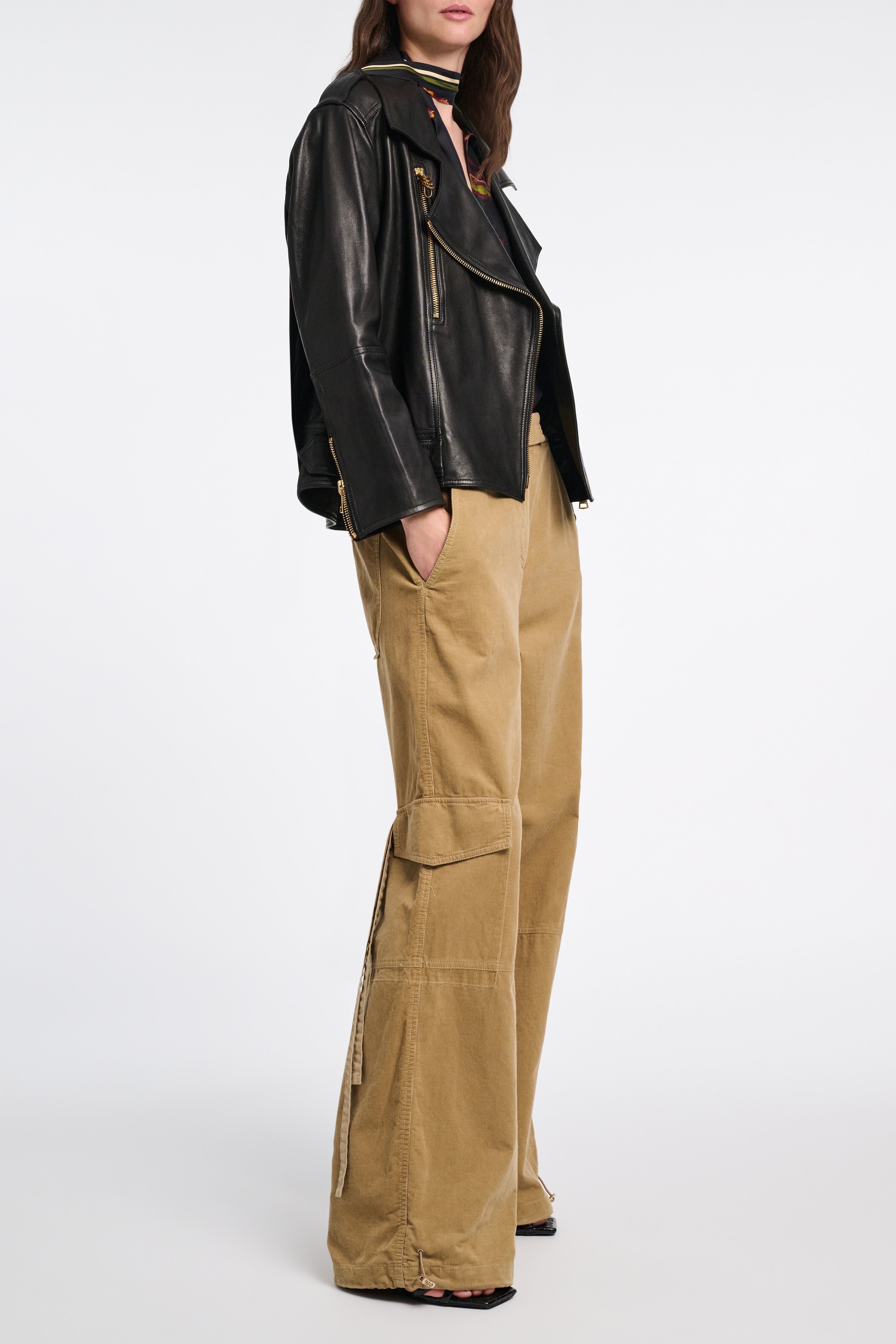 SLEEK STATEMENT jacket