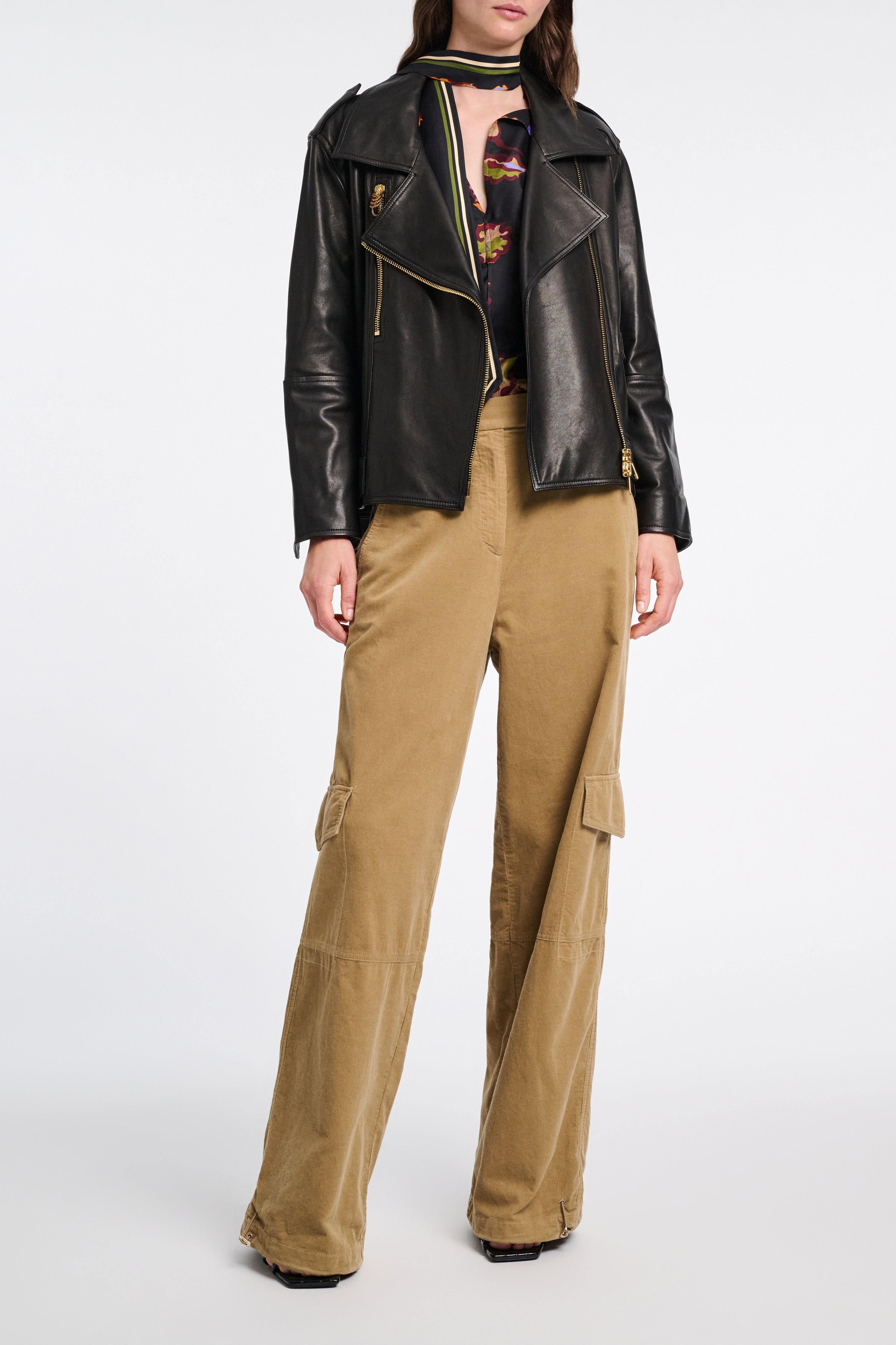 SLEEK STATEMENT jacket