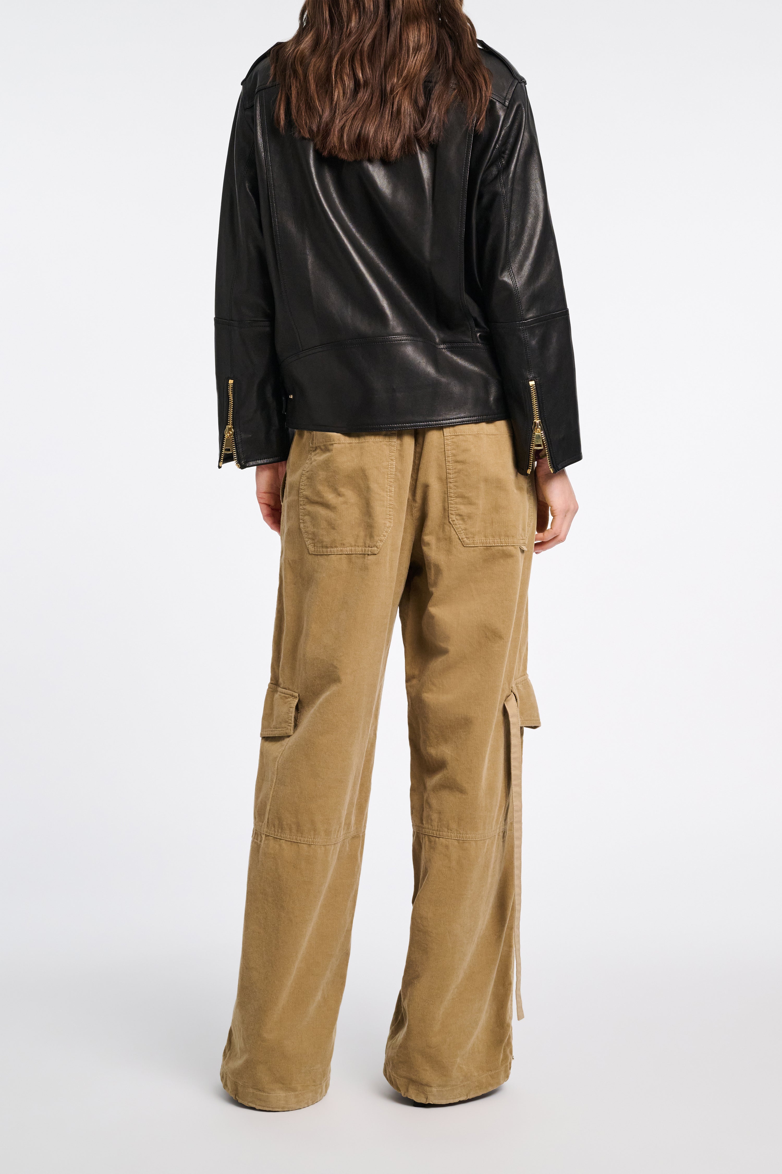 SLEEK STATEMENT jacket