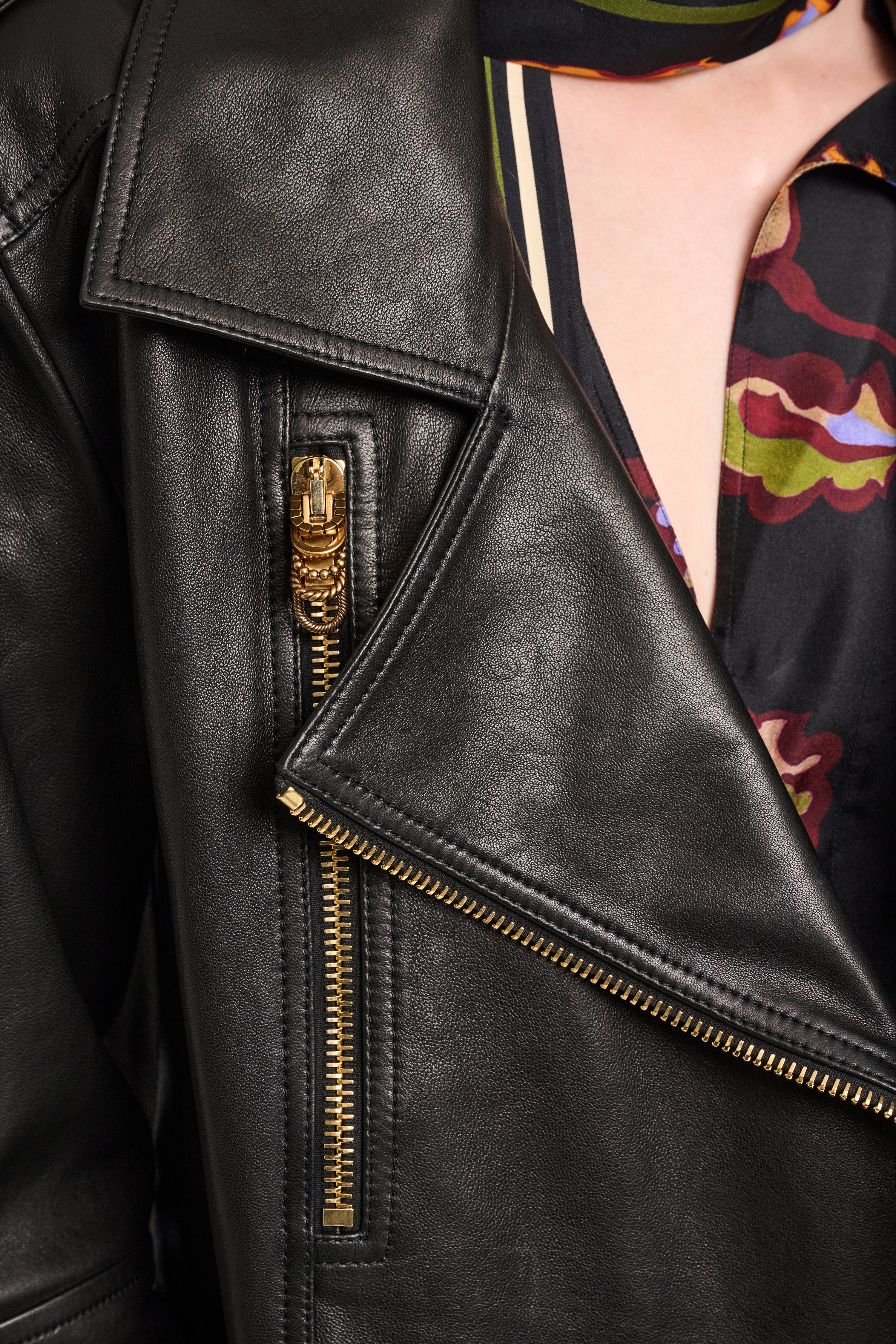 SLEEK STATEMENT jacket