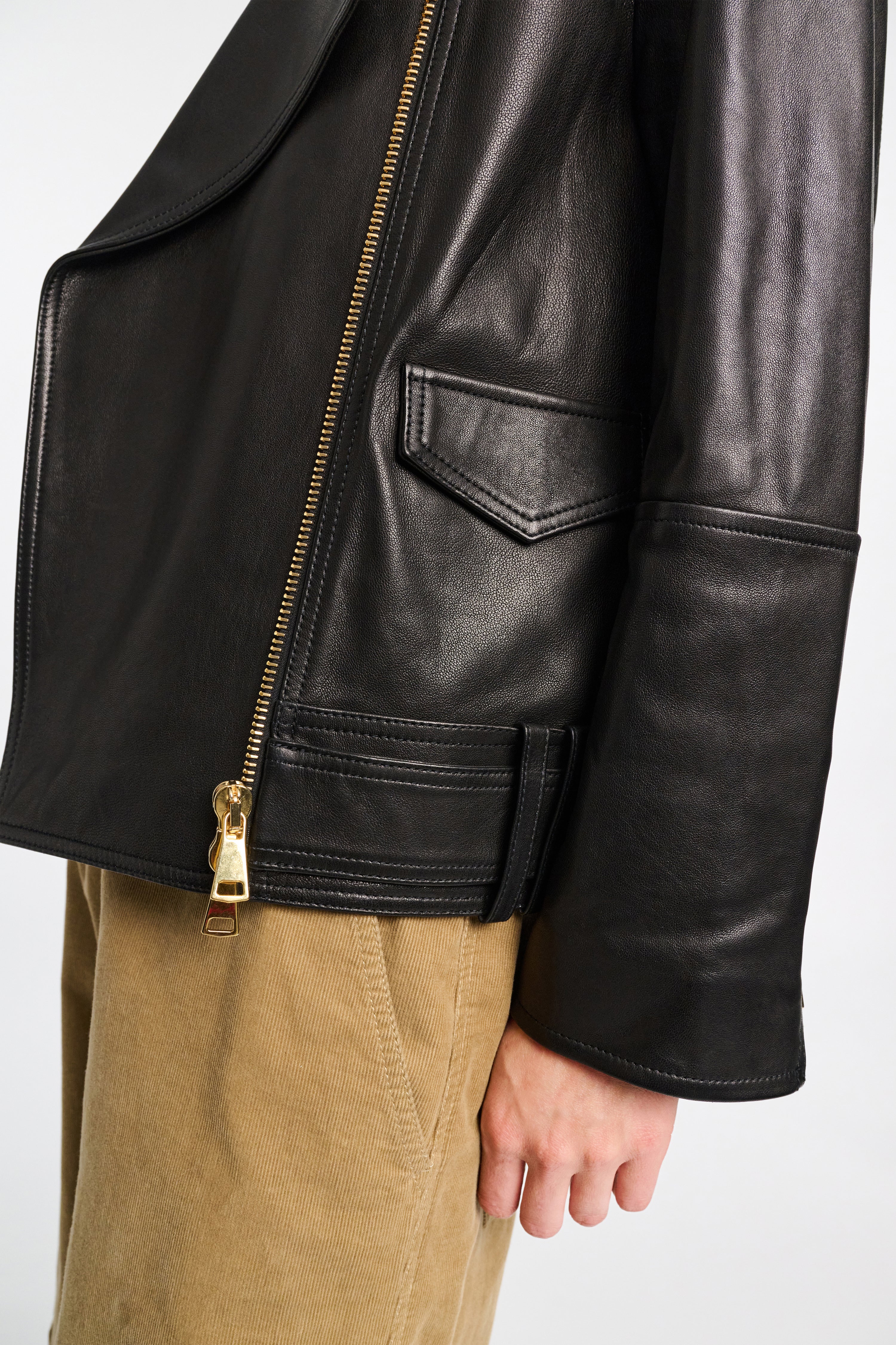 SLEEK STATEMENT jacket
