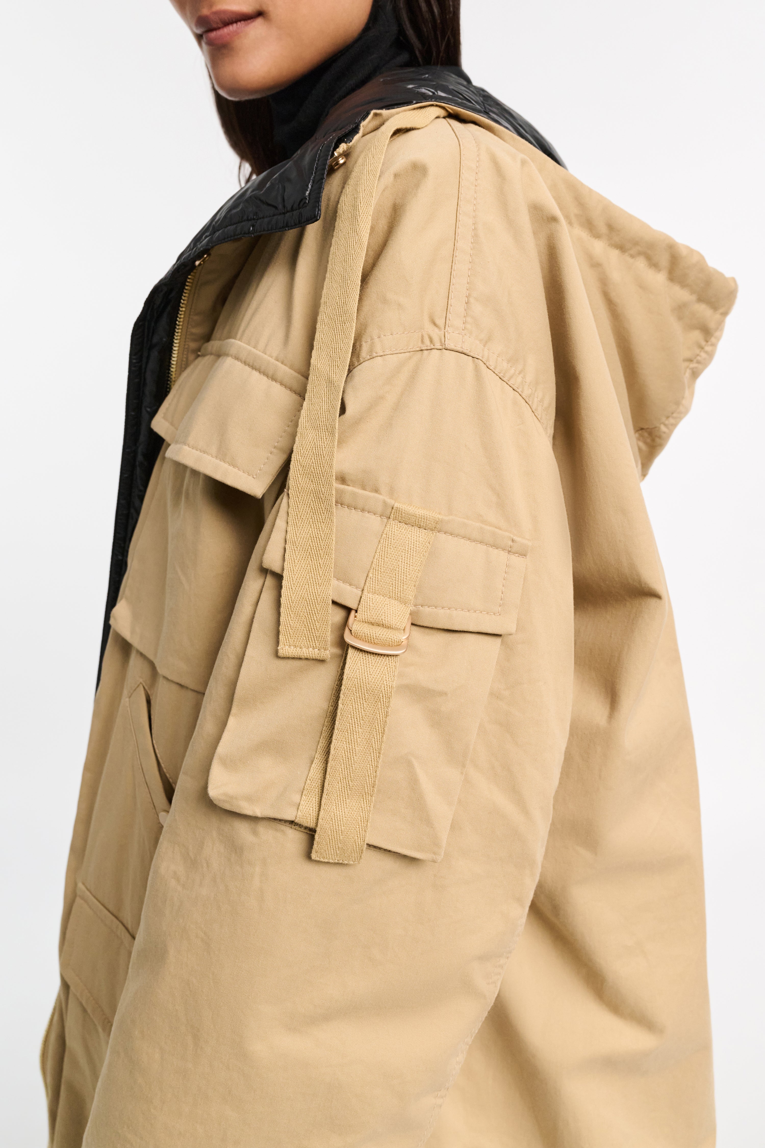 ADVENTUROUS MOVEMENT coat