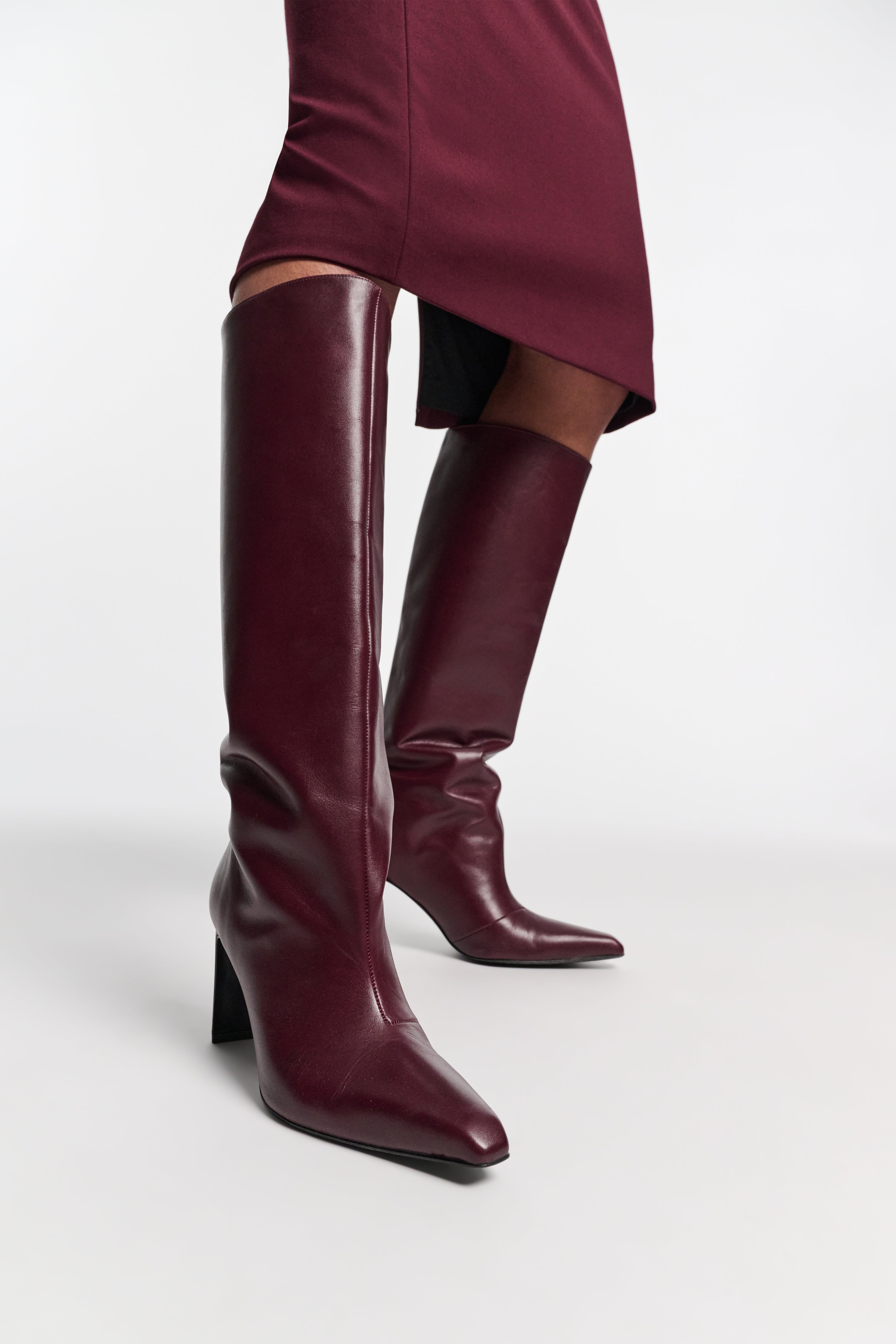 CHIC SOPHISTICATION- Wide tall boot